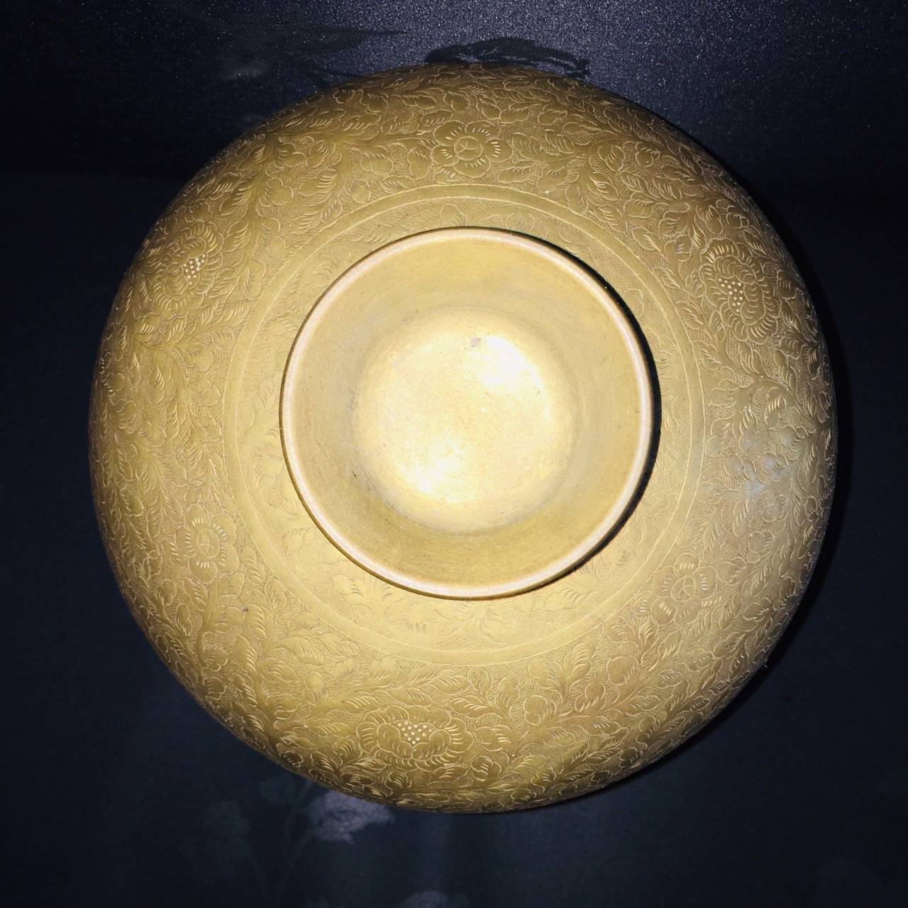 โถละมุด ตอกลาย หรือเรียก โถน้ำวุ้น