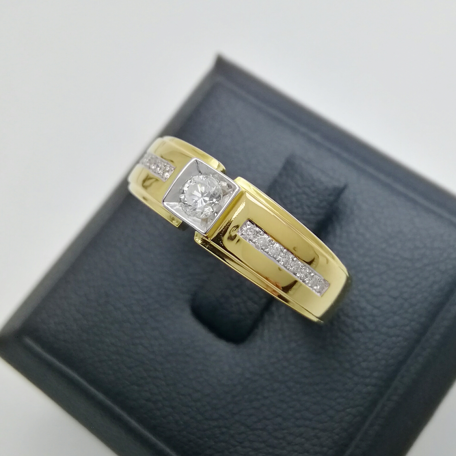 แหวนผู้ชายเพชรแท้ 0.23 cts
