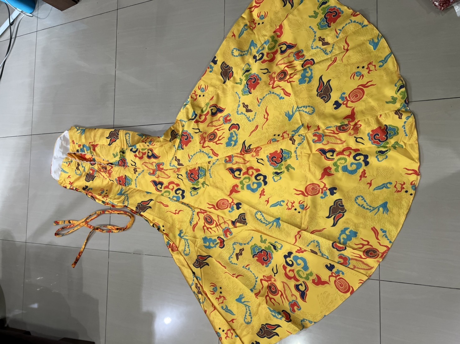 กี่เพ้ายาวเกาะอกสีทอง LX99 สินค้าพร้อมส่ง