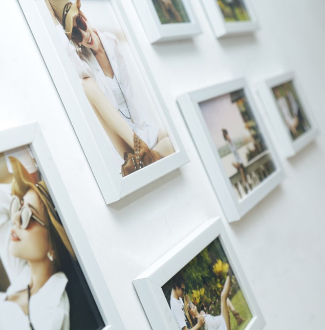 ชุดกรอบรูปติดผนัง Paris (White) กรอบรูป 11 ชิ้น พร้อมรูปภาพตามแบบและวัสดุติดตั้ง