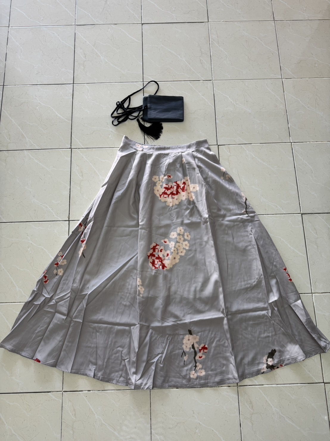 ชุดหม่าเมี่ยนยาว เสื้อขาว+กระโปรงเทา รหัส 589