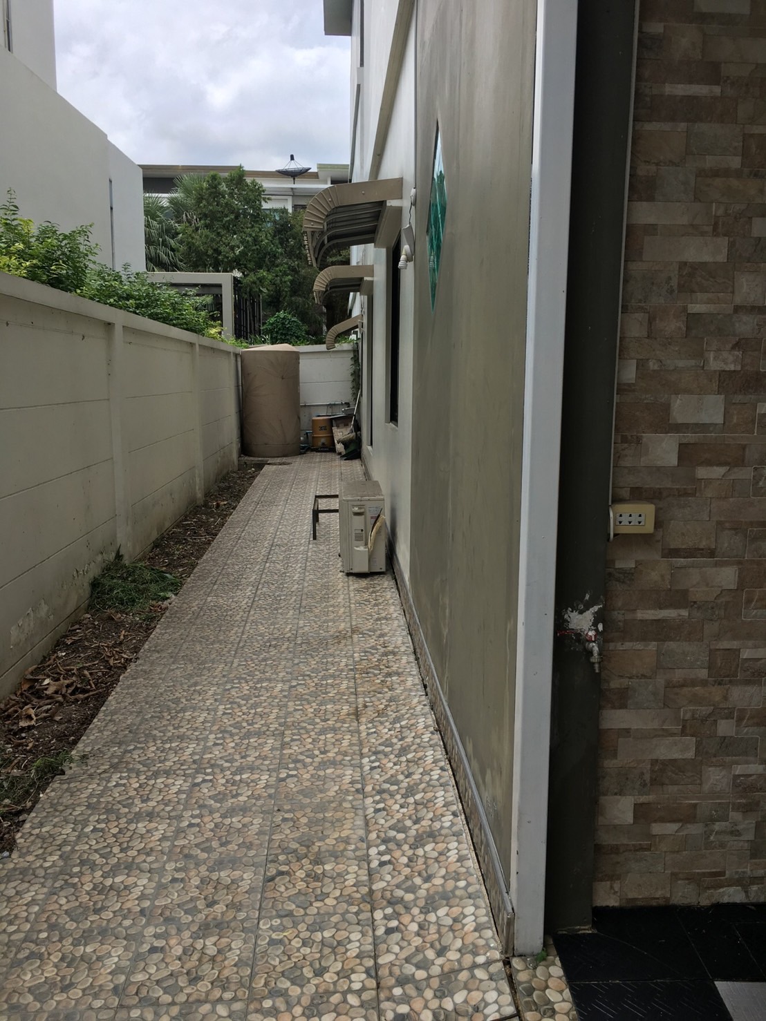 ขายและให้เช่าทาวน์โฮม 3 ชั้น ม.ซิกเนเจอร์ กัลปพฤกษ์ พร้อมเฟอร์นิเจอร์