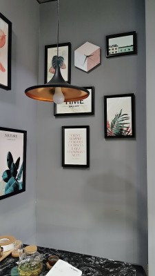 ชุดรูปกรอบลอย Nature (Pink Green)+นาฬิกา ภาพกรอบลอยมีขอบ(สีดำ) 7 ชิ้น + นาฬิกา พร้อมวัสดุติดตั้ง