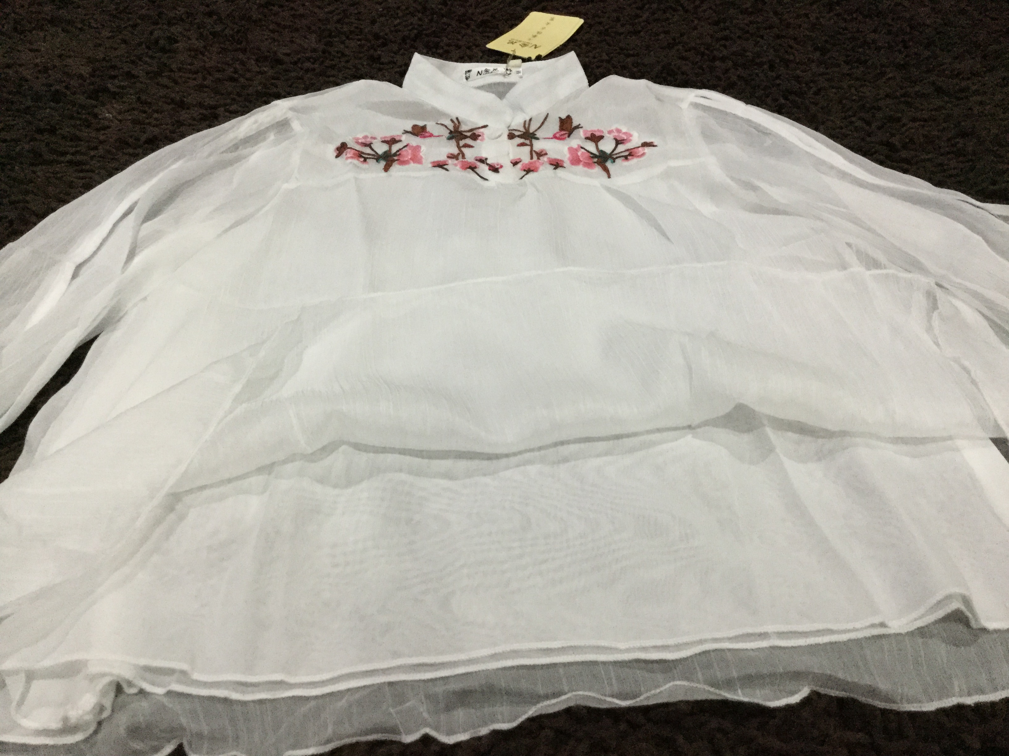 เสื้อแขนสี่ส่วน เนื้อดี ใส่สบาย รหัส WF 47. สีขาวลายปักดอก