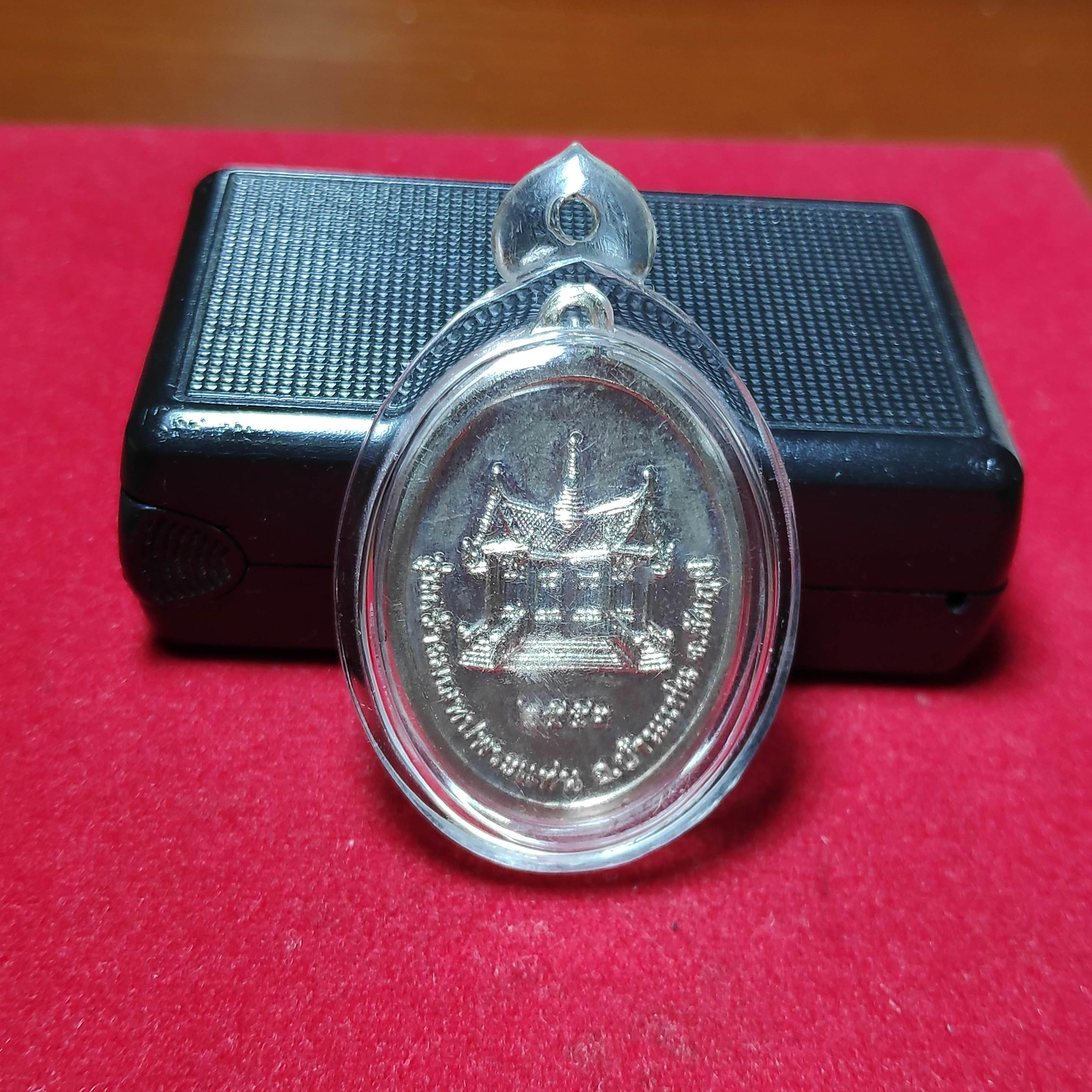 เหรียญลงยาหลวงปู่พระเเท่นรุ่นสร้างมณฑปพระเเท่นปี2553