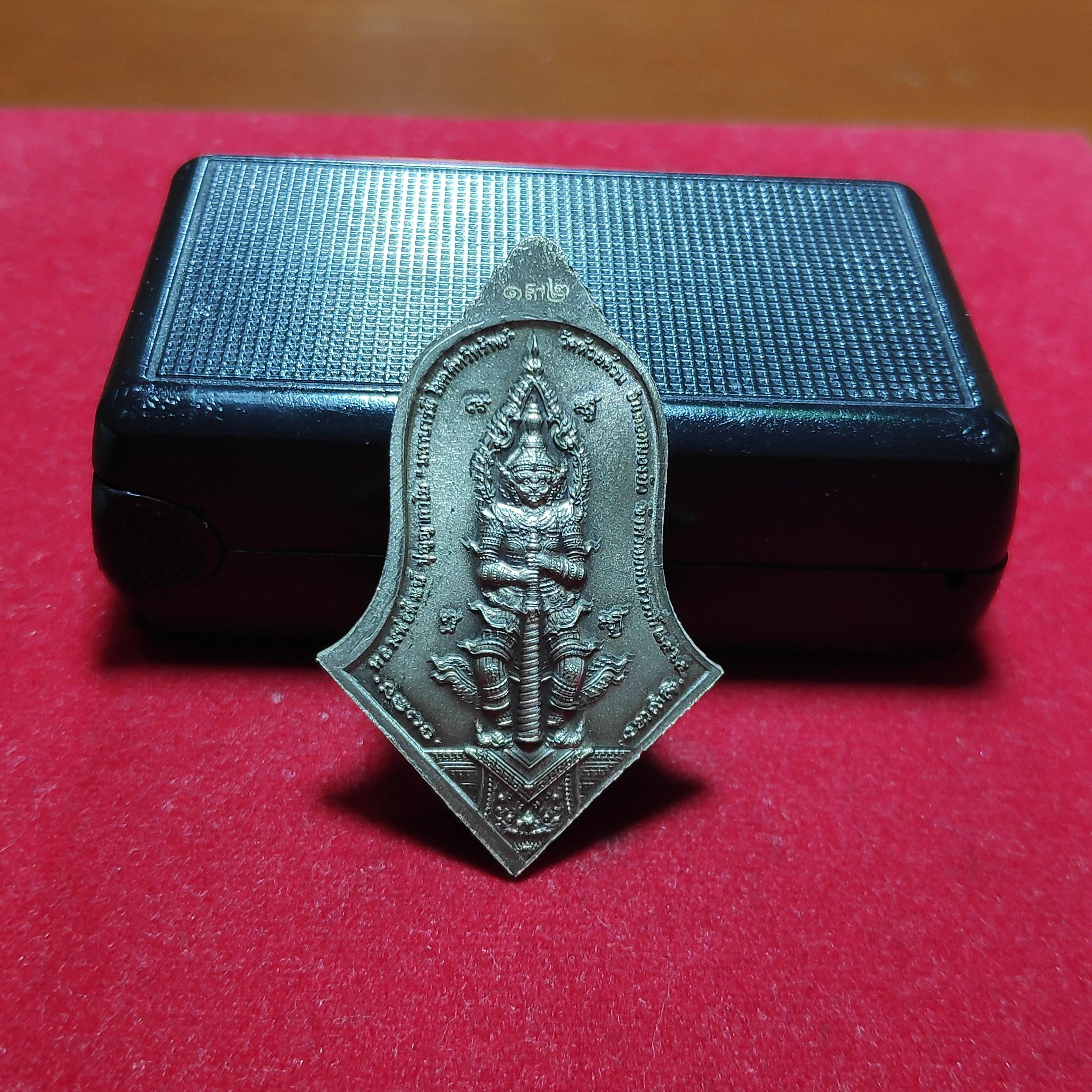 เหรียญลงยาท้าวเวสสุวรรณหลวงพ่อพัฒน์วัดห้วยด้วนรุ่นมหาบารมีโชคดีทวีทรัพย์