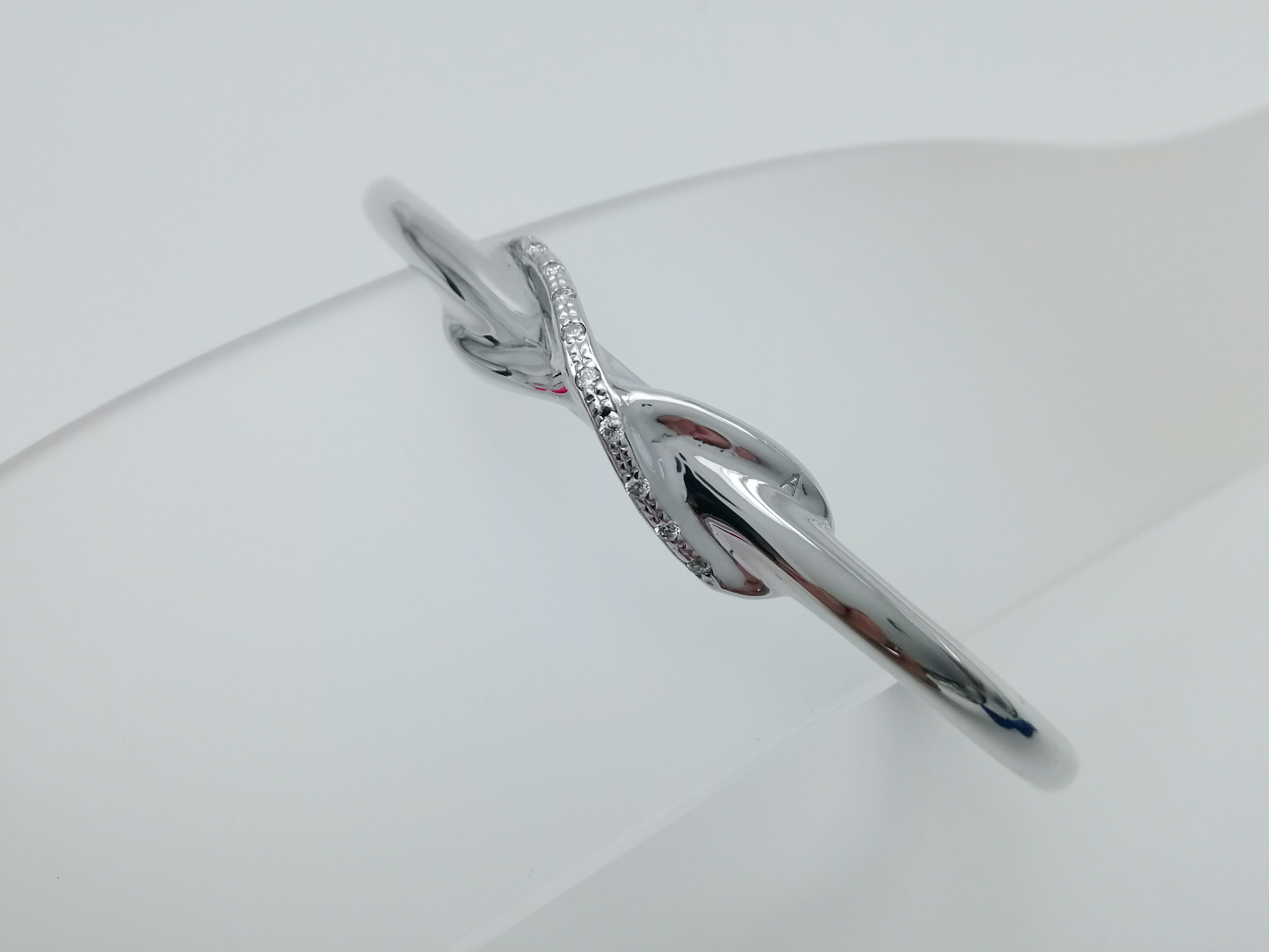 กำไลทองคำแท้ Infinity ประดับเพชรแท้ 0.09 cts