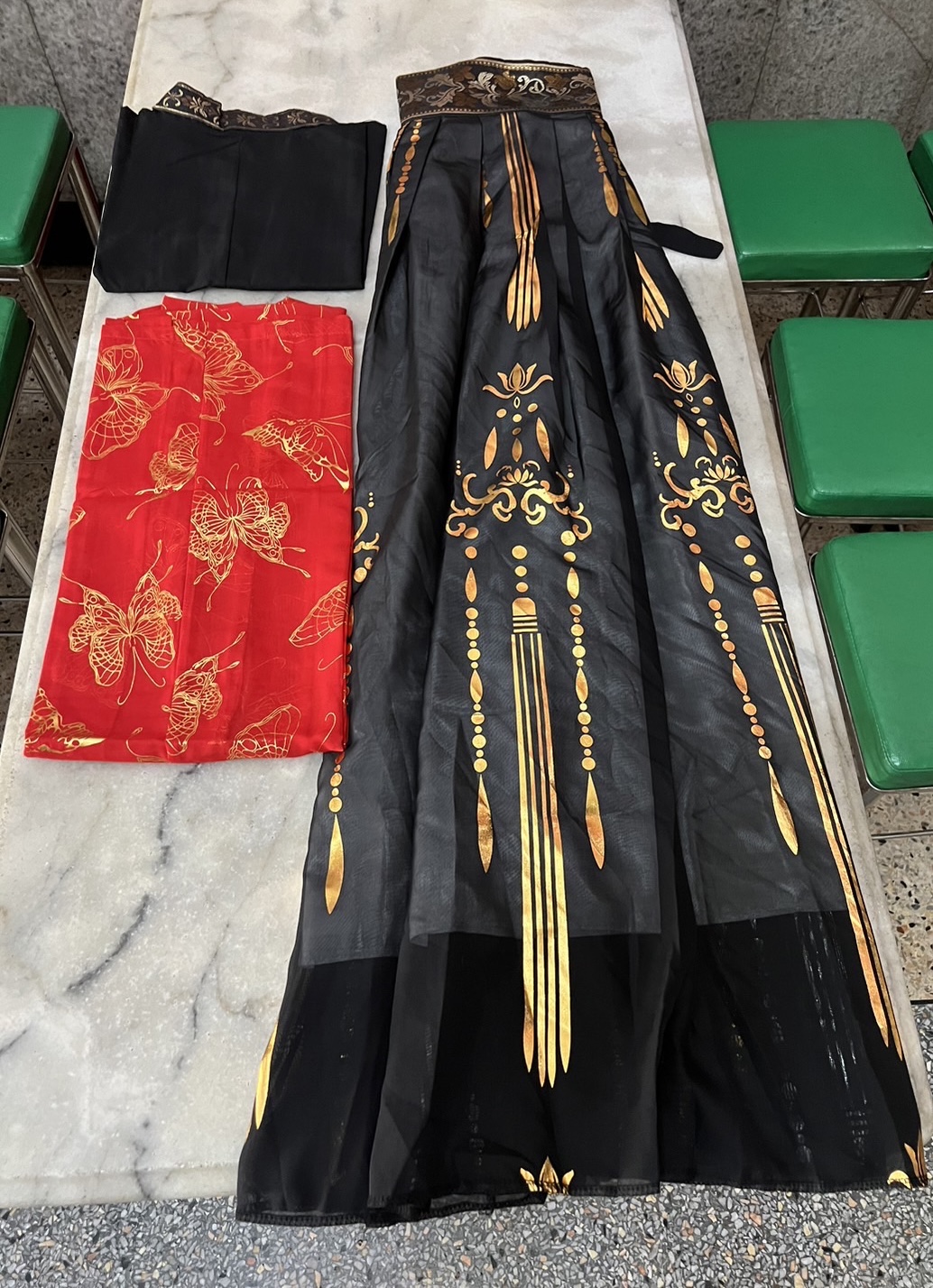 ชุดจีนหญิงฮั่น สีแดง+ดำ เช่า 550 มัดจำ 700