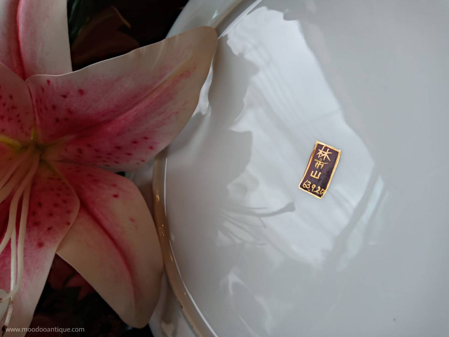 จานขอบทองแอนทีคเพ้นท์ลายดอกไอริสสีม่วง