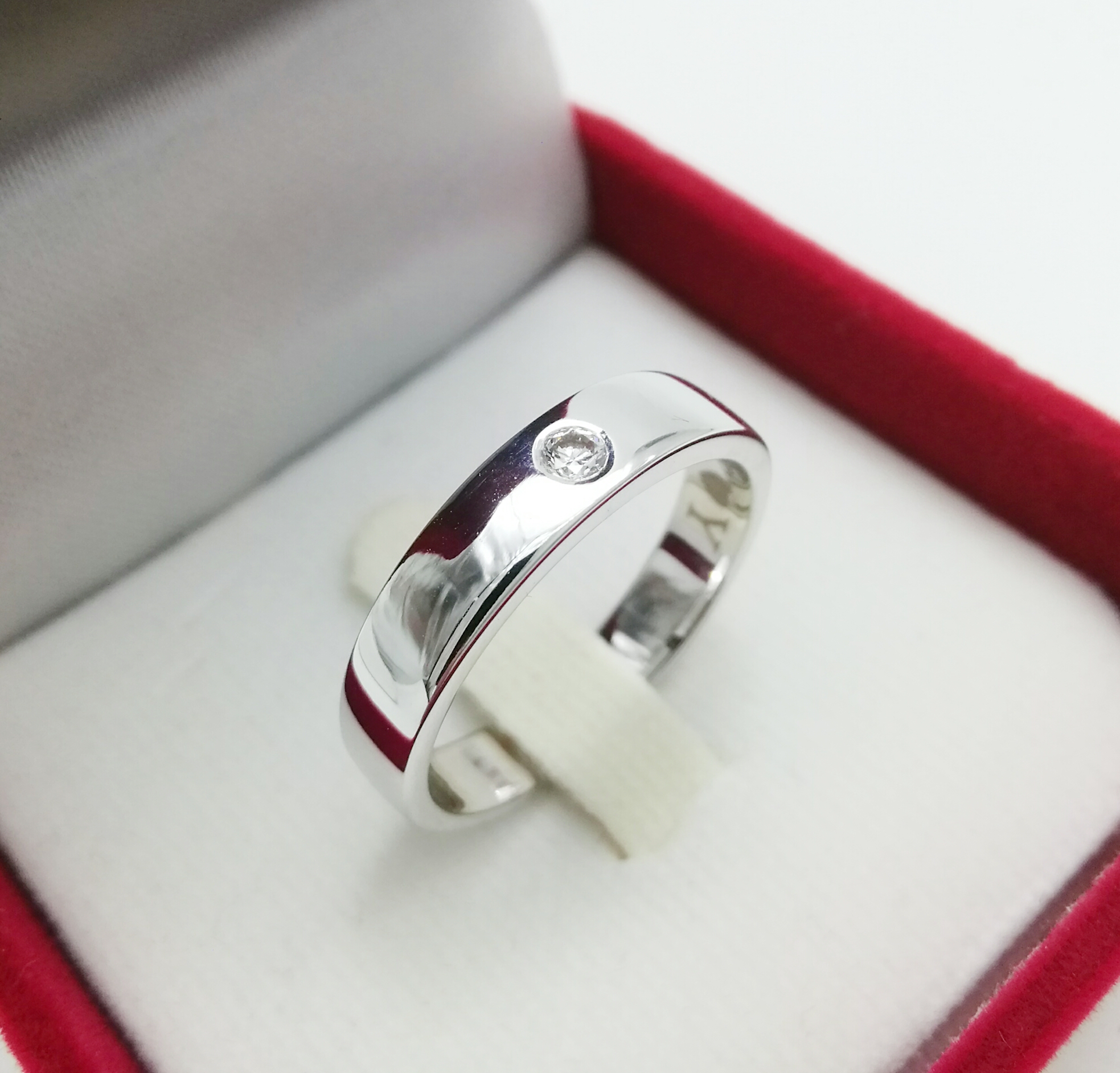 แหวนผู้ชายเพชรแท้ 0.07 cts