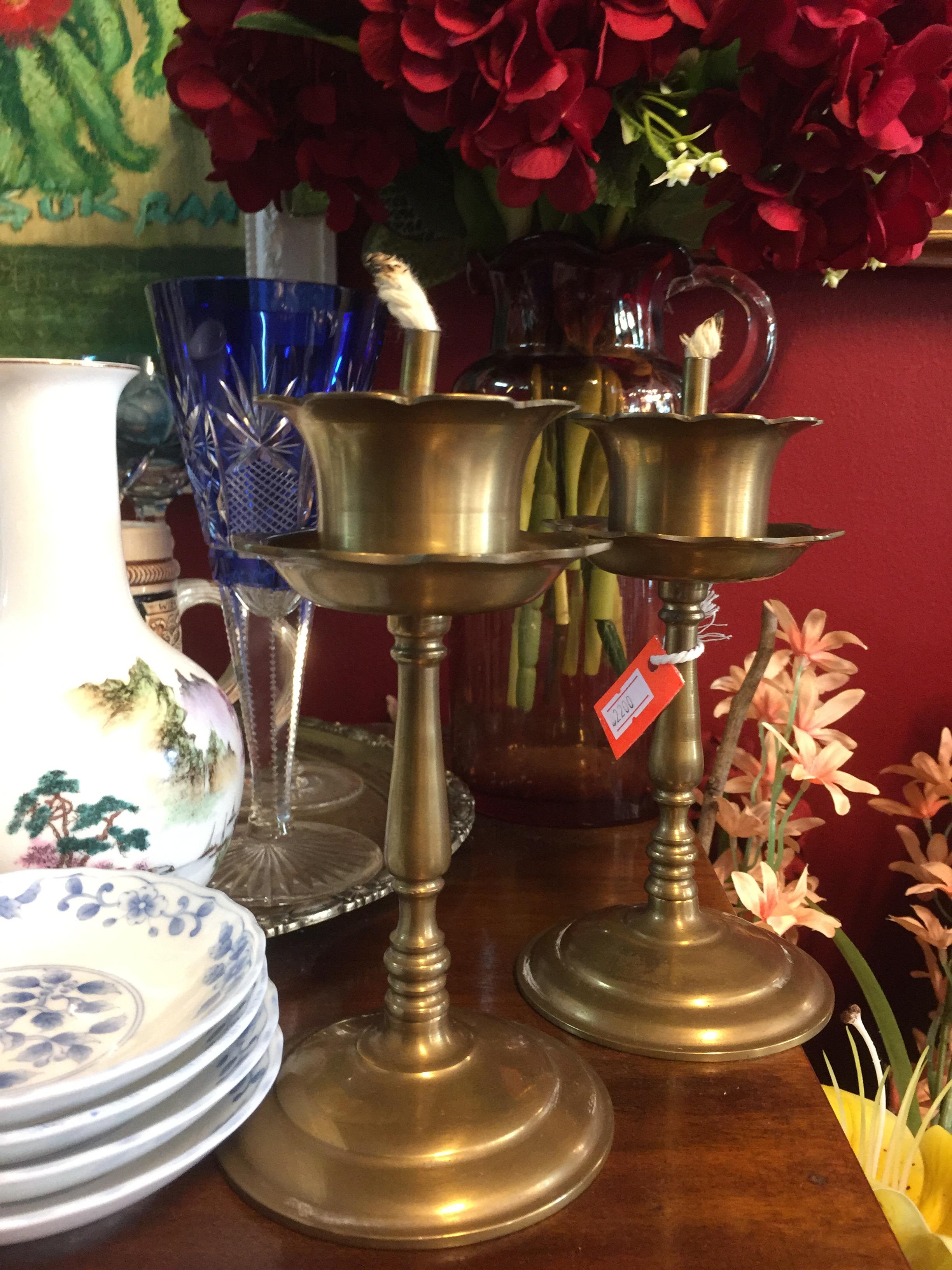 เชิงตะเกียงนำ้มันหรือเป็นเชิงเทียนทองเหลือง