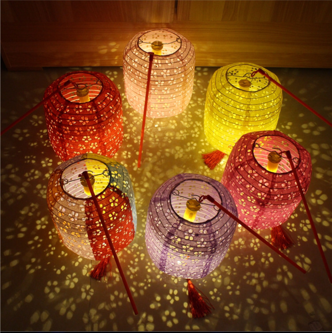 โคมไฟถือ สีแดง แสงสีเหลือง #9สินค้าพร้อมส่ง