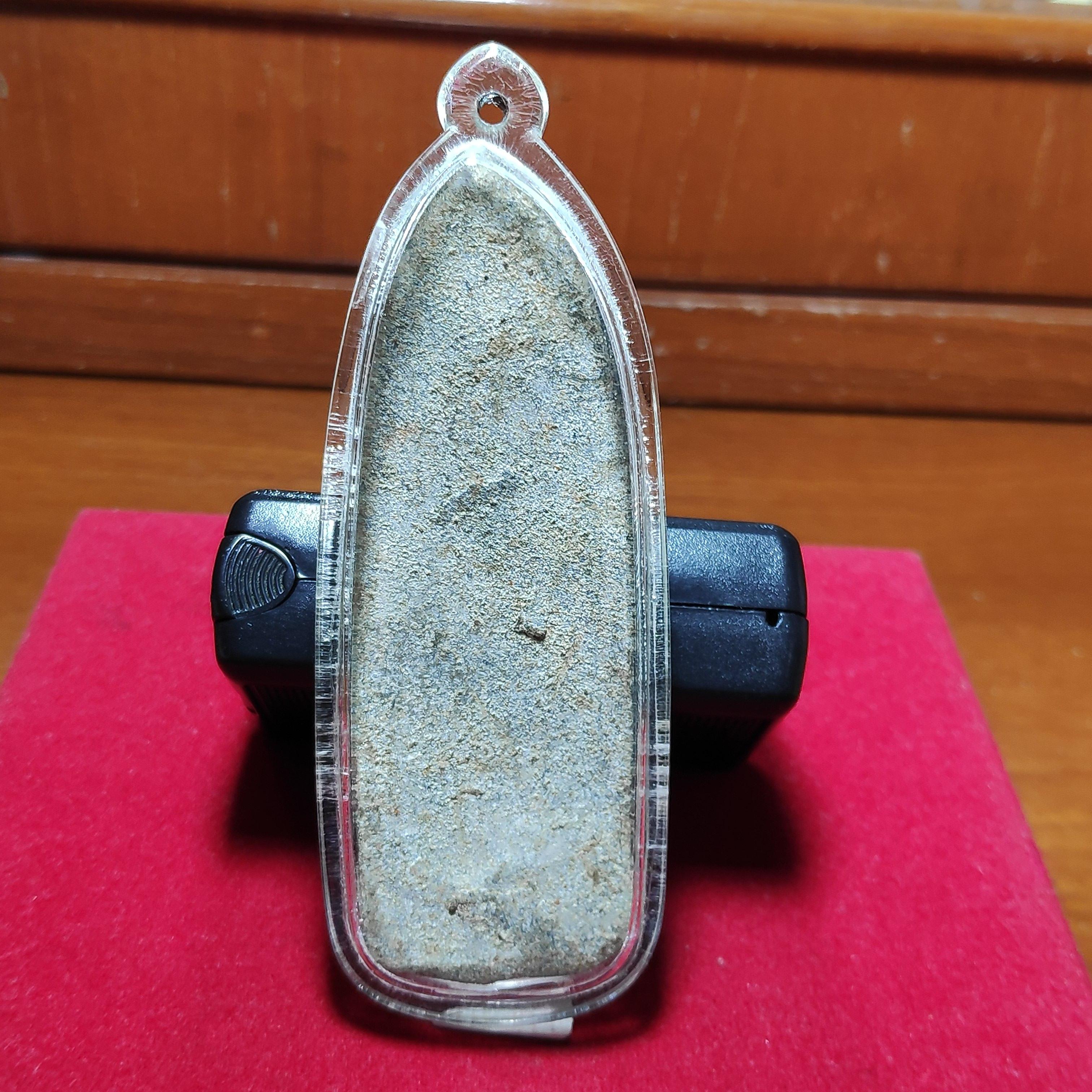 พระลีลาข้างเม็ดกรุถ้ำหีบเนื้อชินสูง8เซ็นต์