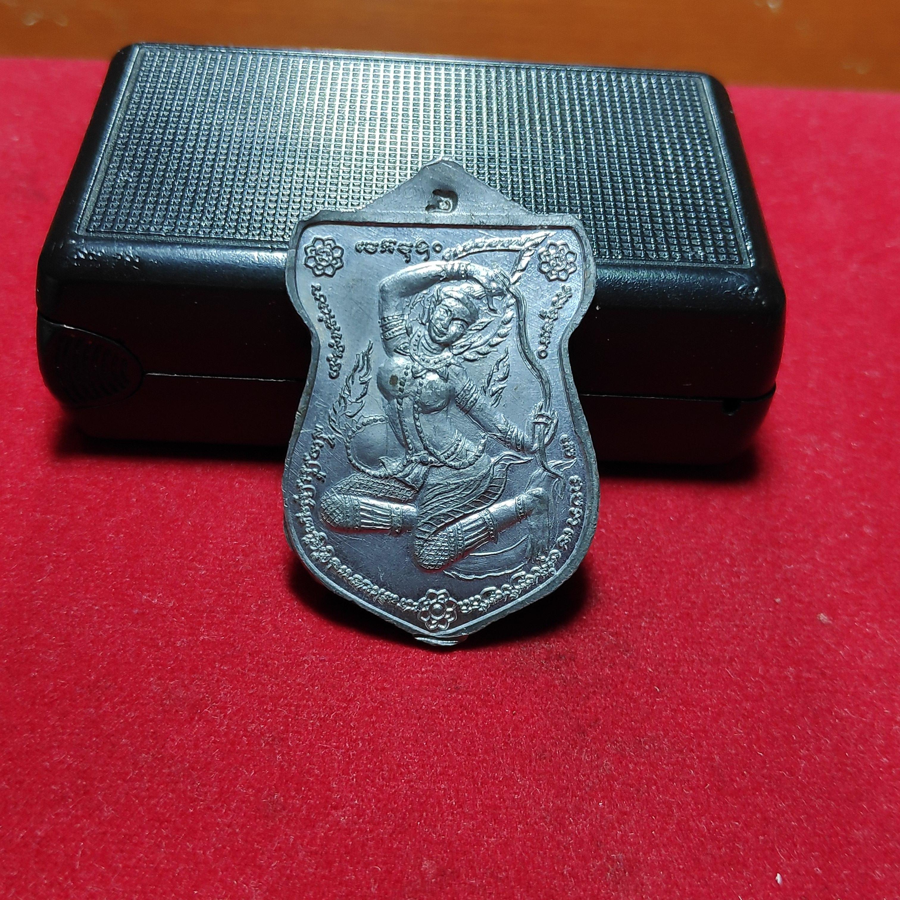 เหรียญหลวงพ่อฟื้นวัดไทรย์หลังเเม่ธรณีบีบมวยผมรุ่นอายุครบ7รอบเนื้อตะกั่ว