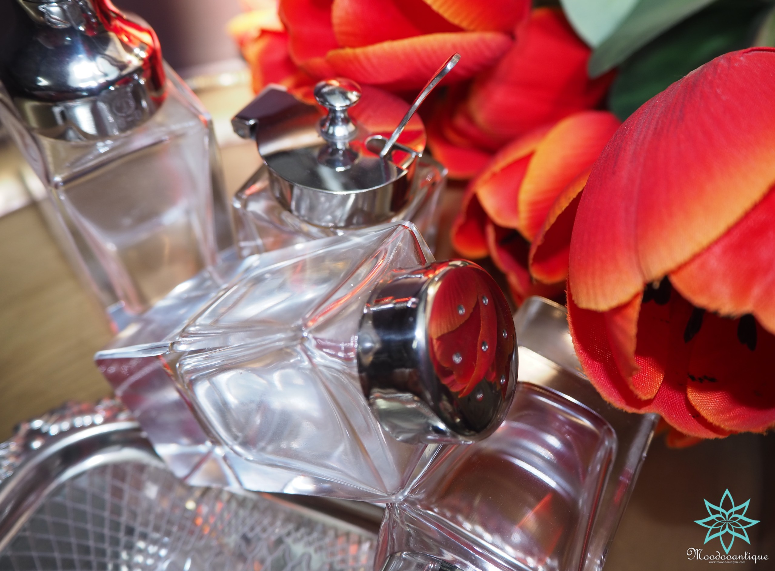 ชุดเครื่องปรุงทำจากแก้วและสแตนเลส