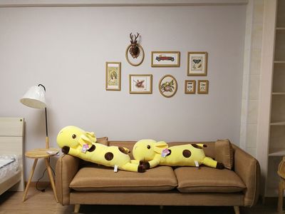 ชุดกรอบรูปติดผนัง Deer Model : กรอบรูปไม้ 8 ชิ้น+หัวกวาง พร้อมรูปภาพตามแบบและวัสดุติดตั้ง