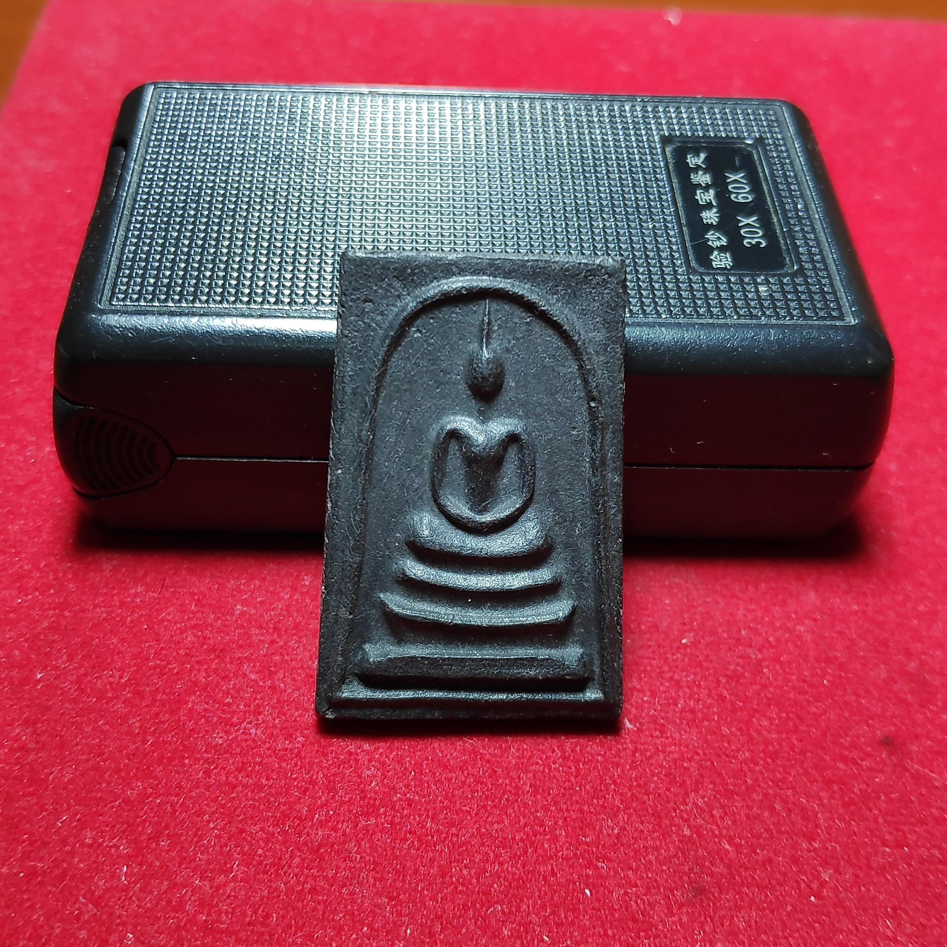 พระสมเด็จเงินล้านรุ่นสามเหล่าทัพวัดพรหมรังษีเนื้อดำปี2522(หมด)