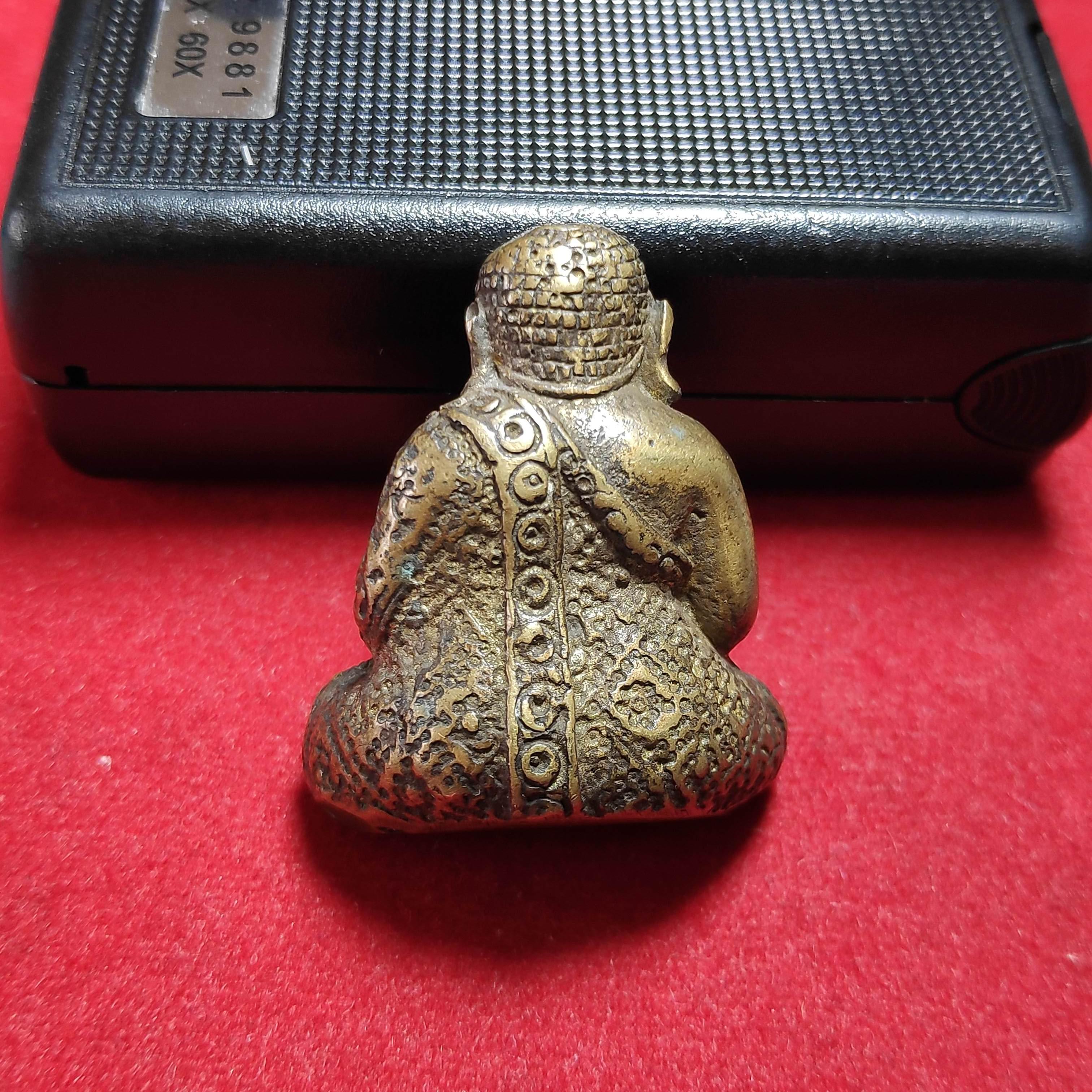 รูปหล่อพระสังกัจจายณ์จีวรลายดอก