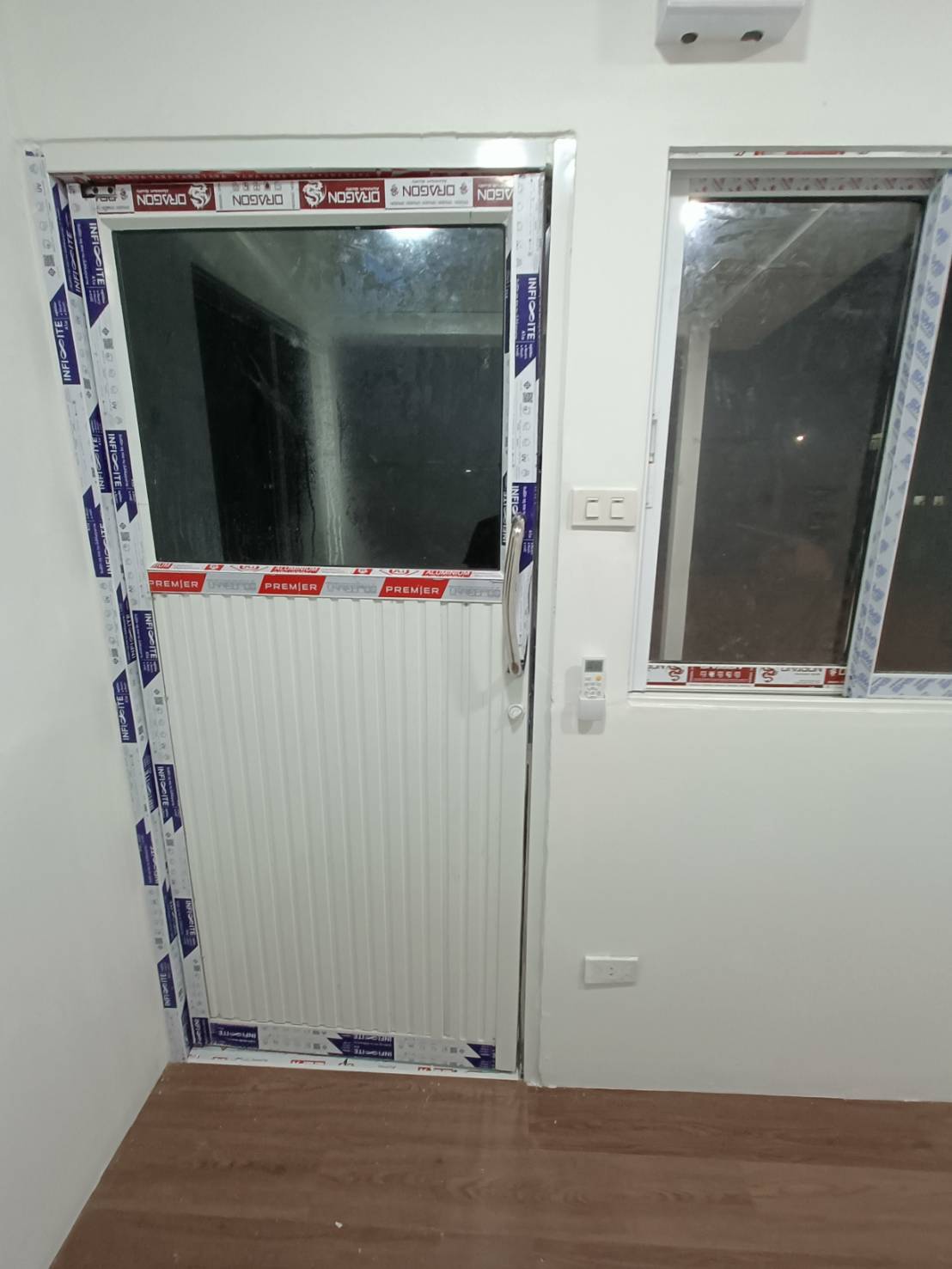 บ้านน็อคดาวน์ขนาด 2*3 เมตร พร้อมกันสาด ระเบียงด้านหน้า UC-K05 *** รวมค่าจัดส่ง