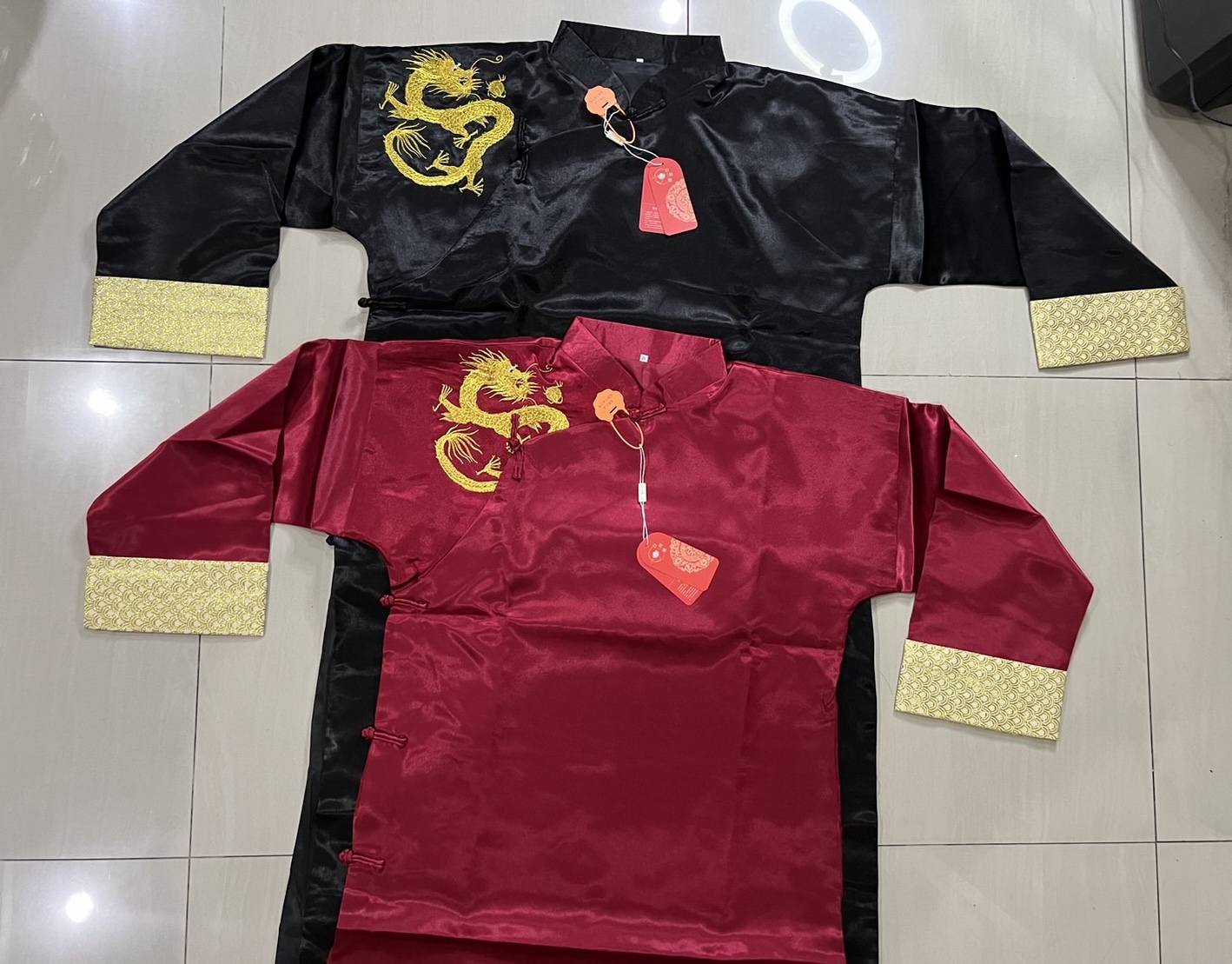 #ฉี่พ่าวแดง ลายปักมังกร ผ้าไหมจีน+โพลี รหัส FC 105