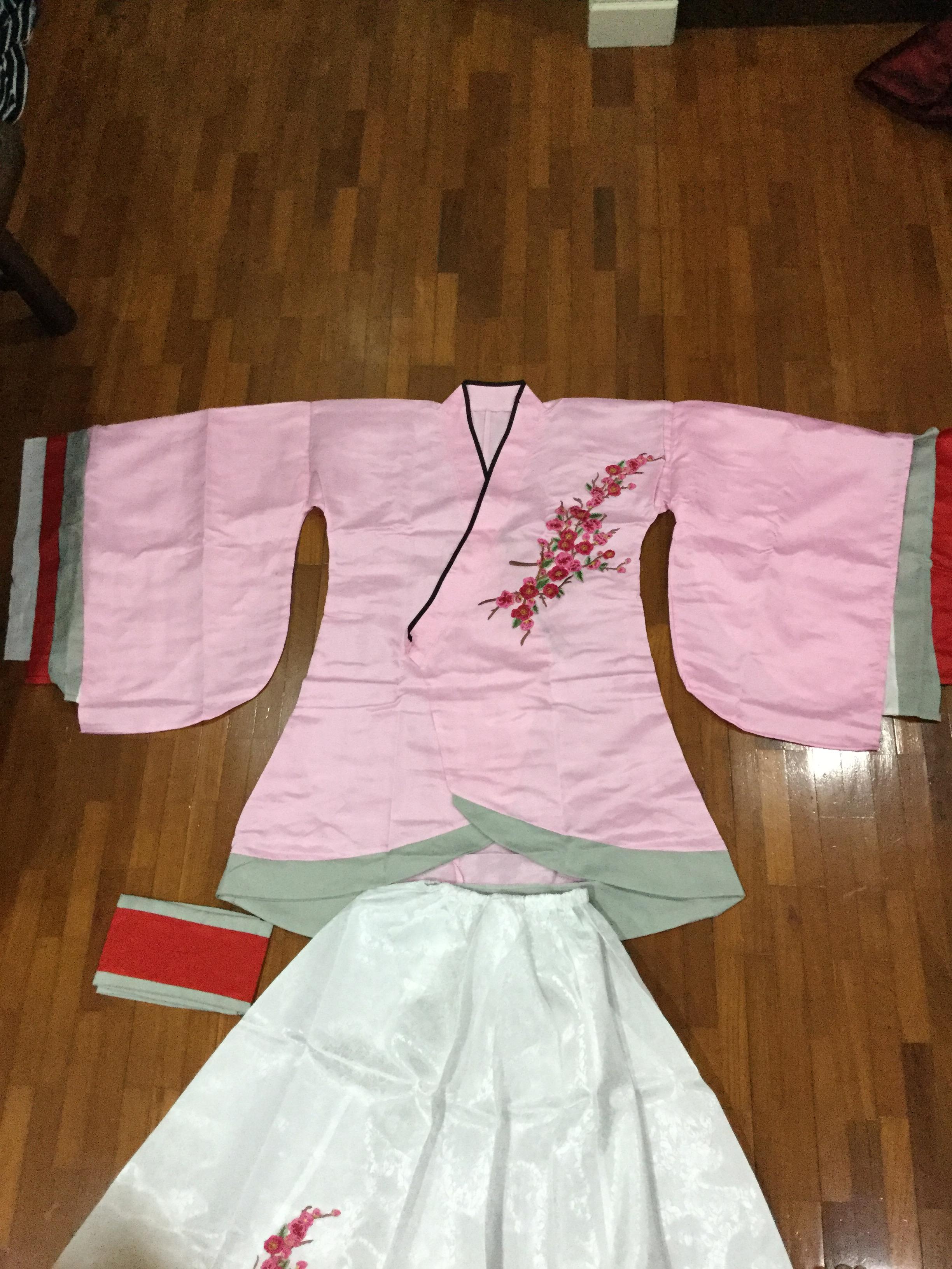 ชุดจีนสตรีฮั่นโบราณ สีขาว-ชมพู ลายปักดอกไม้ รหัส VP95 สินค้าพร้อมส่ง