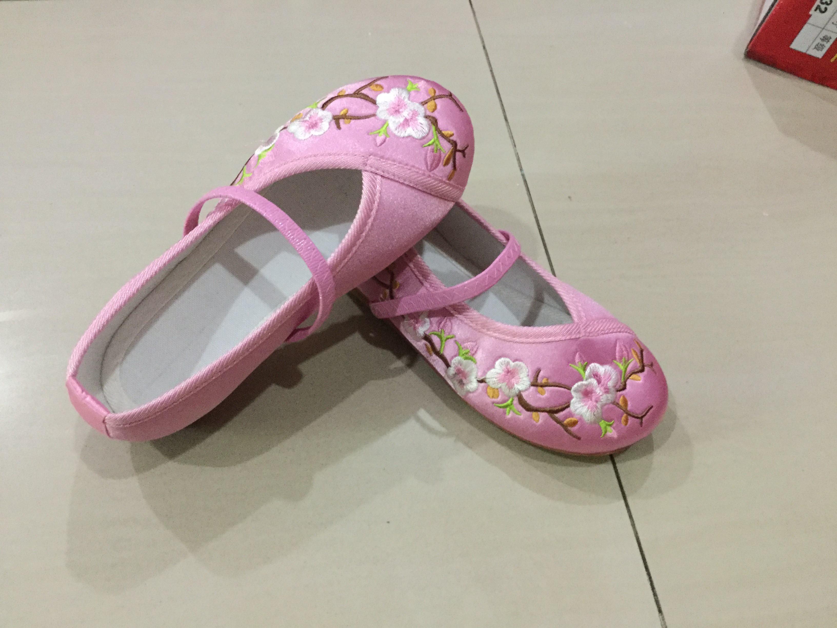 รองเท้า สไตล์จีน ของสาวน้อยสีชมพูอ่อน พร้อมส่ง