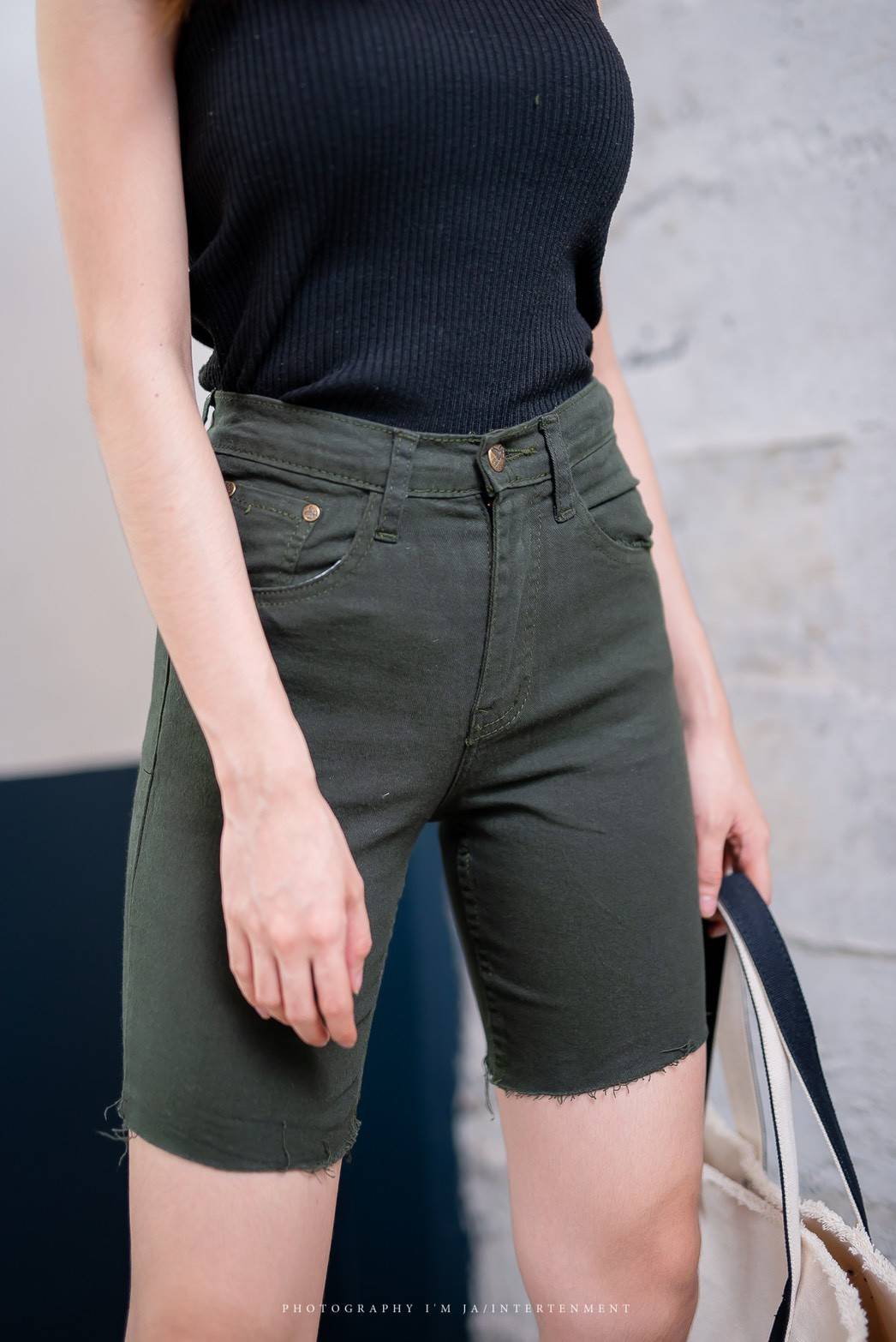 กางเกงยีนส์ 3 ส่วน สีดำ ปาดข้าง-BB13