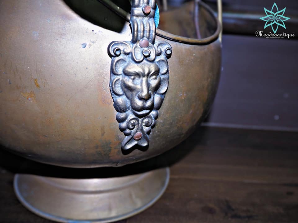 ที่ใส่ถ่านทองเหลืองโบราณของอังกฤษ