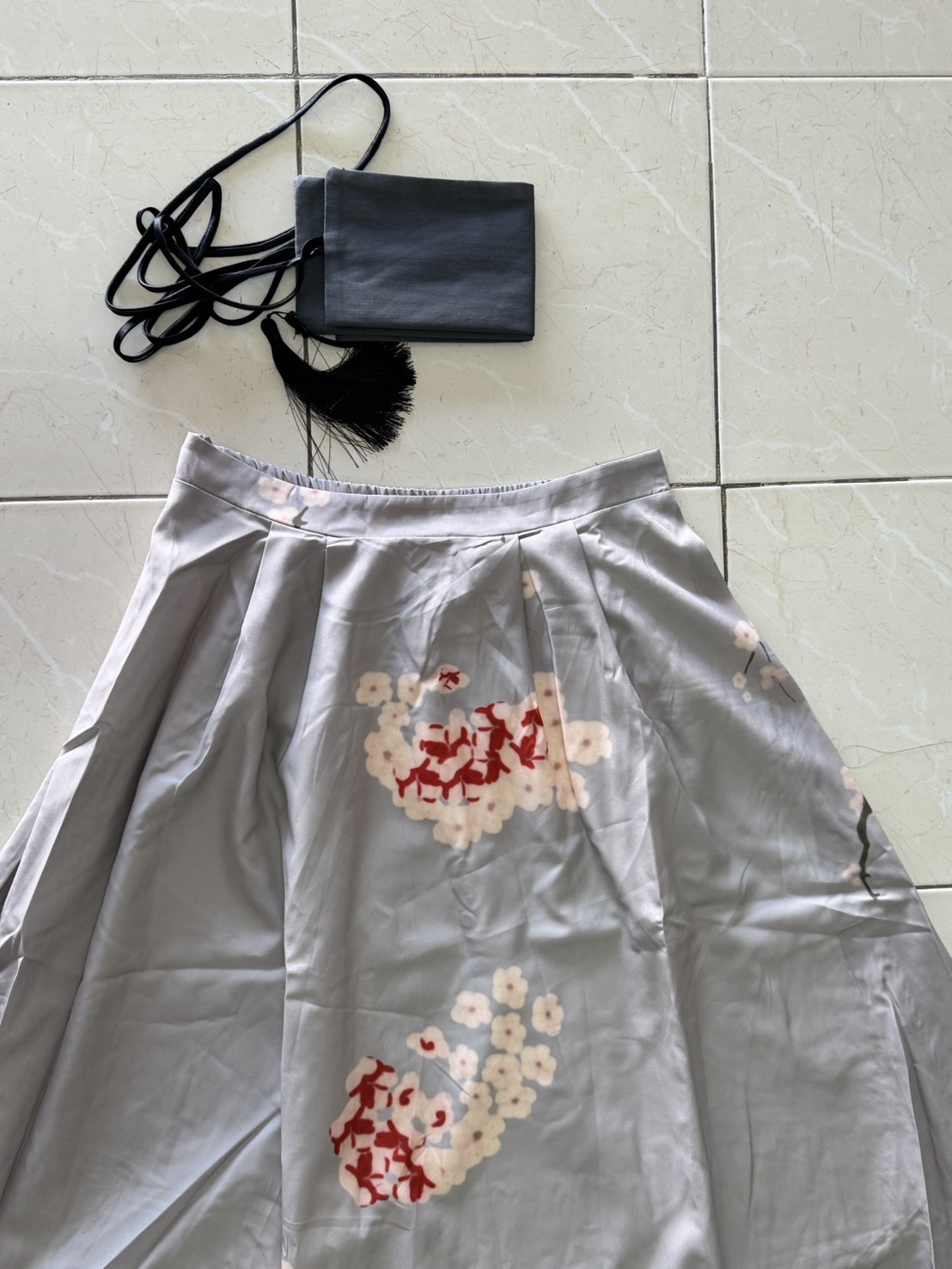 ชุดหม่าเมี่ยนยาว เสื้อขาว+กระโปรงเทา รหัส 589