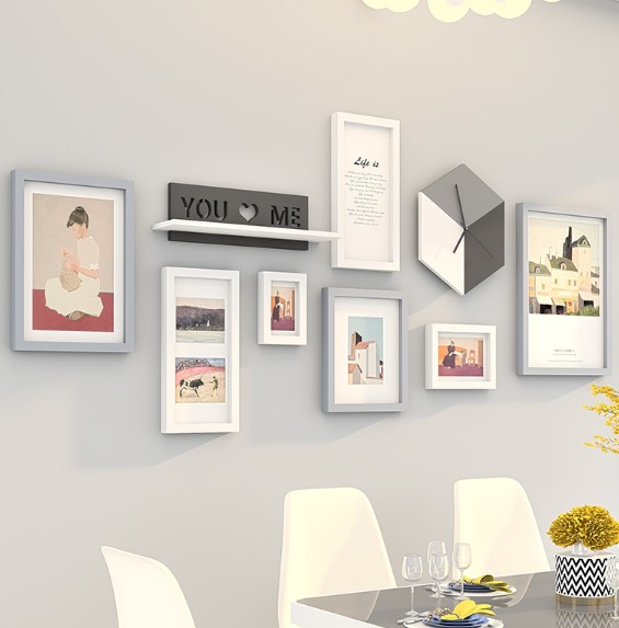 ชุดกรอบรูปติดผนัง French Art กรอบรูปไม้ 7 ชิ้น + นาฬิกา + ชั้นวาง พร้อมรูปภาพตามแบบและวัสดุติดตั้ง