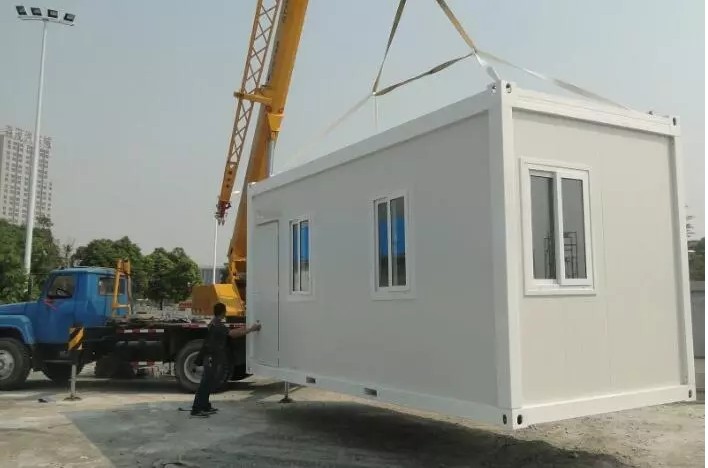 ตู้คอนเทนเนอร์ ร้านค้า ออฟฟิศขนาดเล็ก ขนาด 4เมตร * 3 เมตร * สูง 2.5 เมตร พร้อมพืนกระเบื้องยาง เลือกสีตู้ได้ *** ค่าจัดส่ง 18000 บาท UC-K05