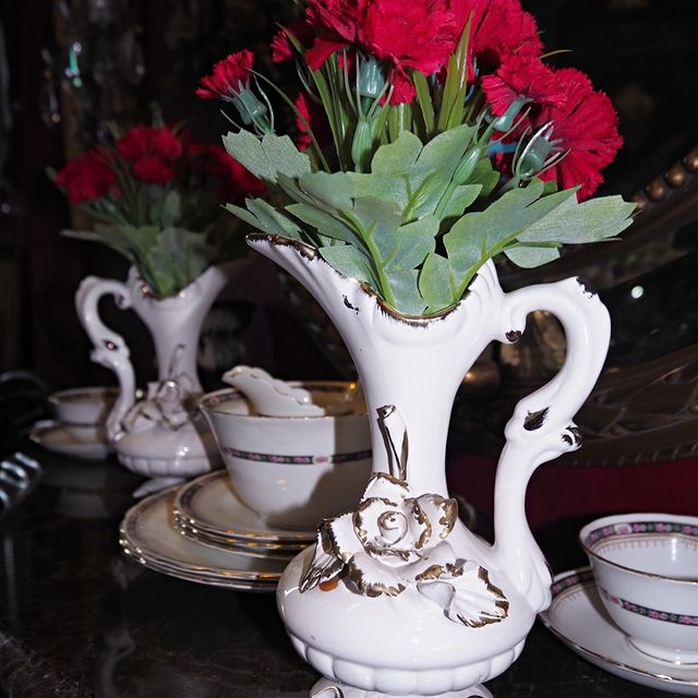 แจกันคู่เซรามิกลายกุหลาบนูนขอบทอง