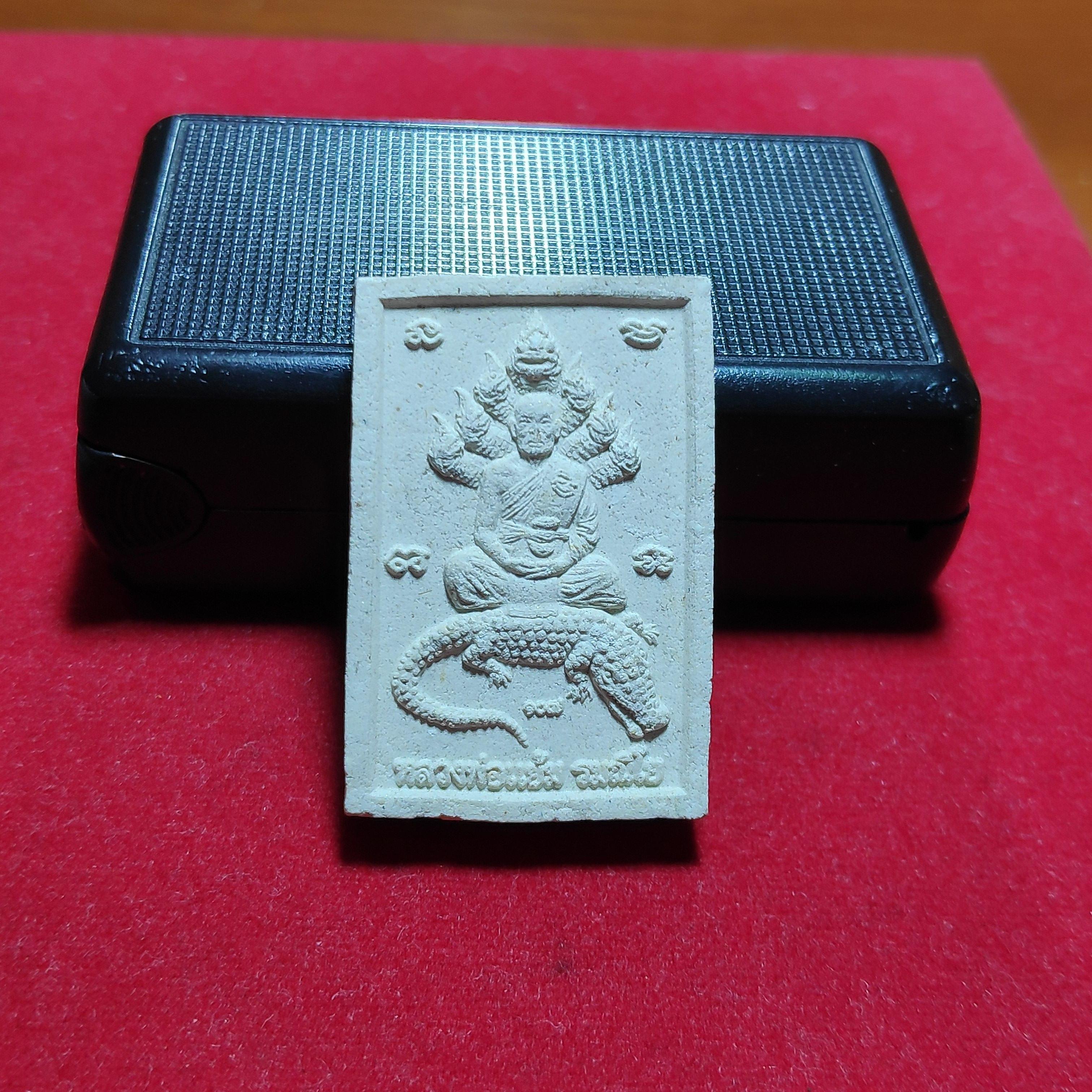 พระผงรูปเหมือนหลวงพ่อเเย้มวัดอินทร์เกษม