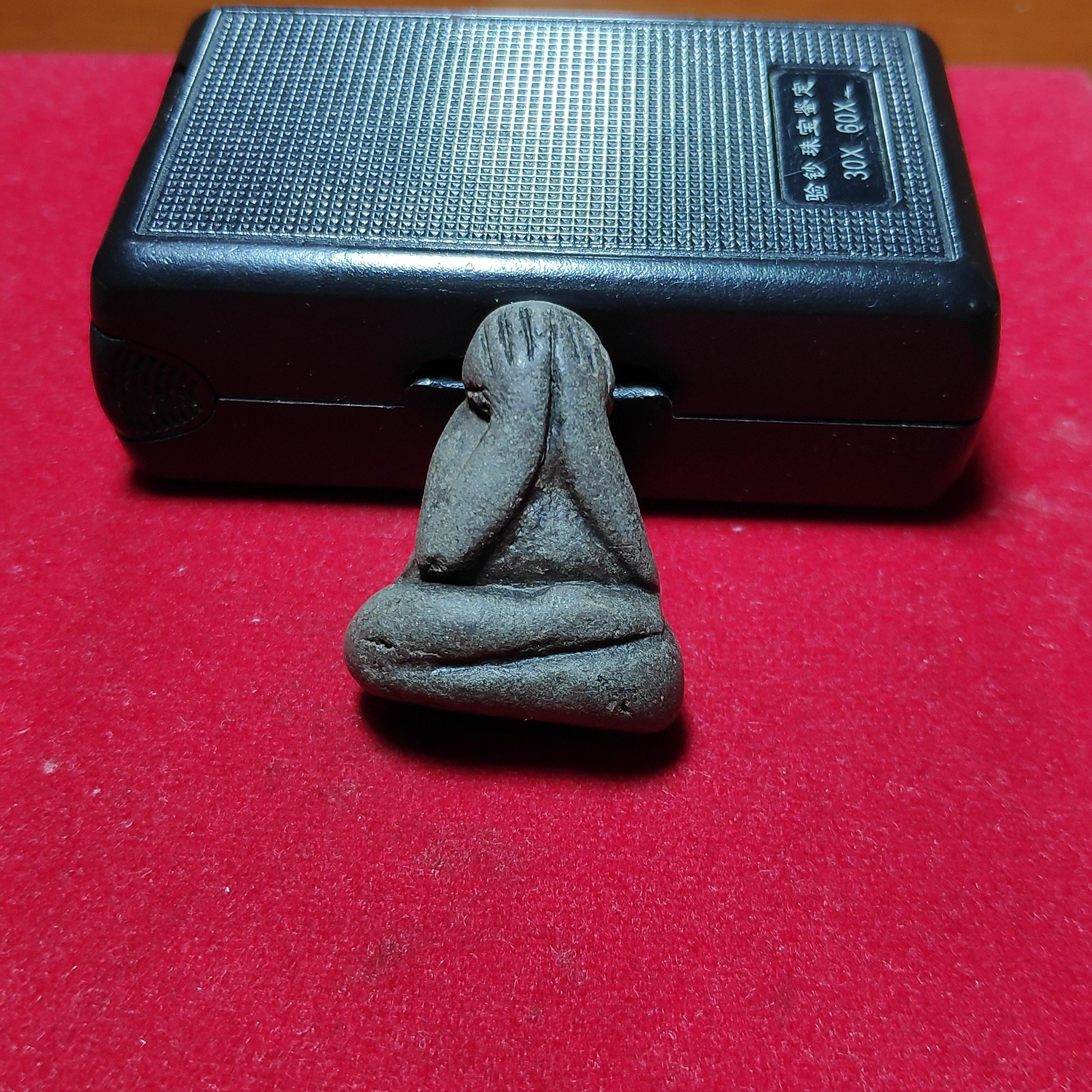 พระปิดตามหาลาภหลังจารยันต์อุเนื้อผงใบลาน