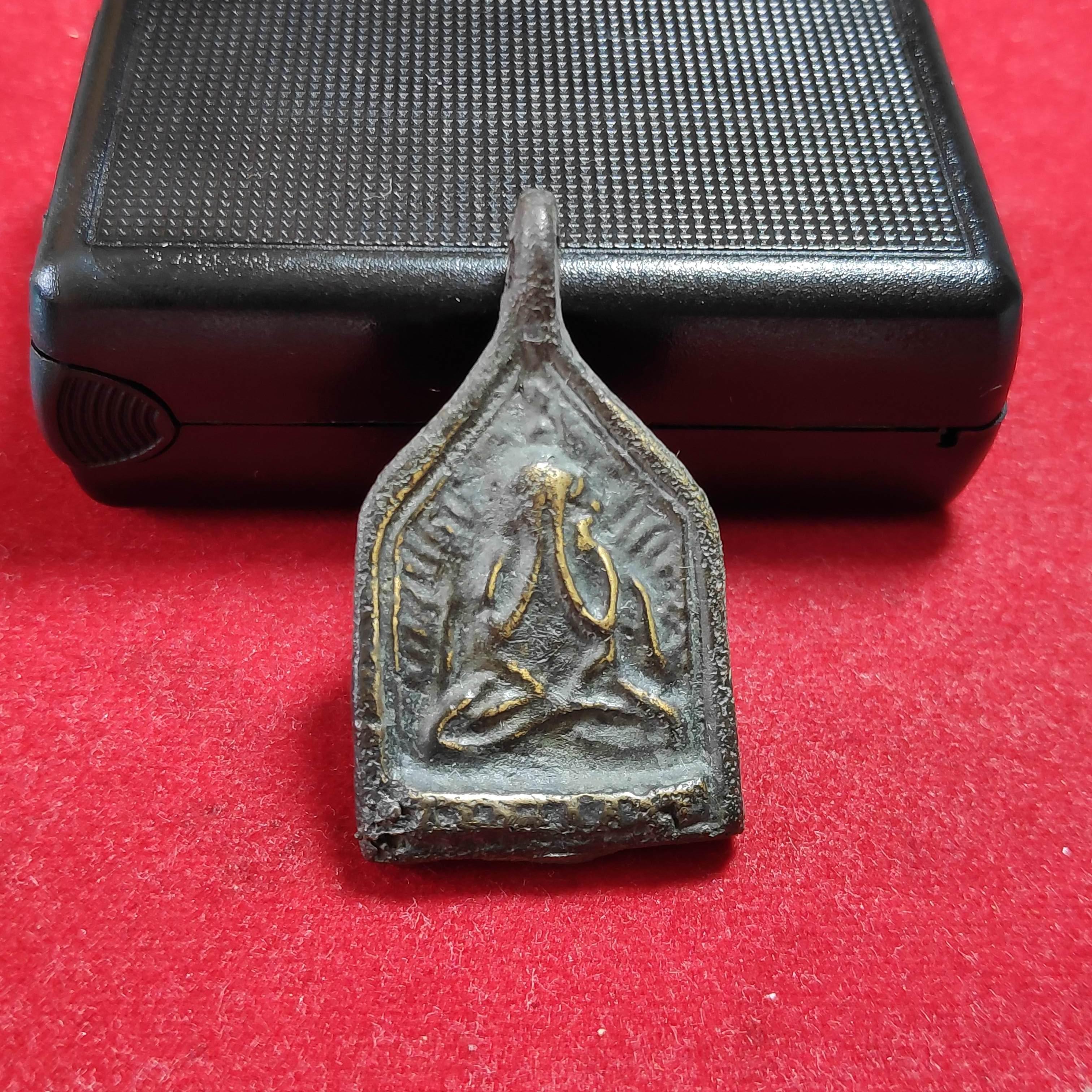 เหรียญหล่อพระปิดตาหลวงพ่อเดิมวัดหนองโพหลังยันต์