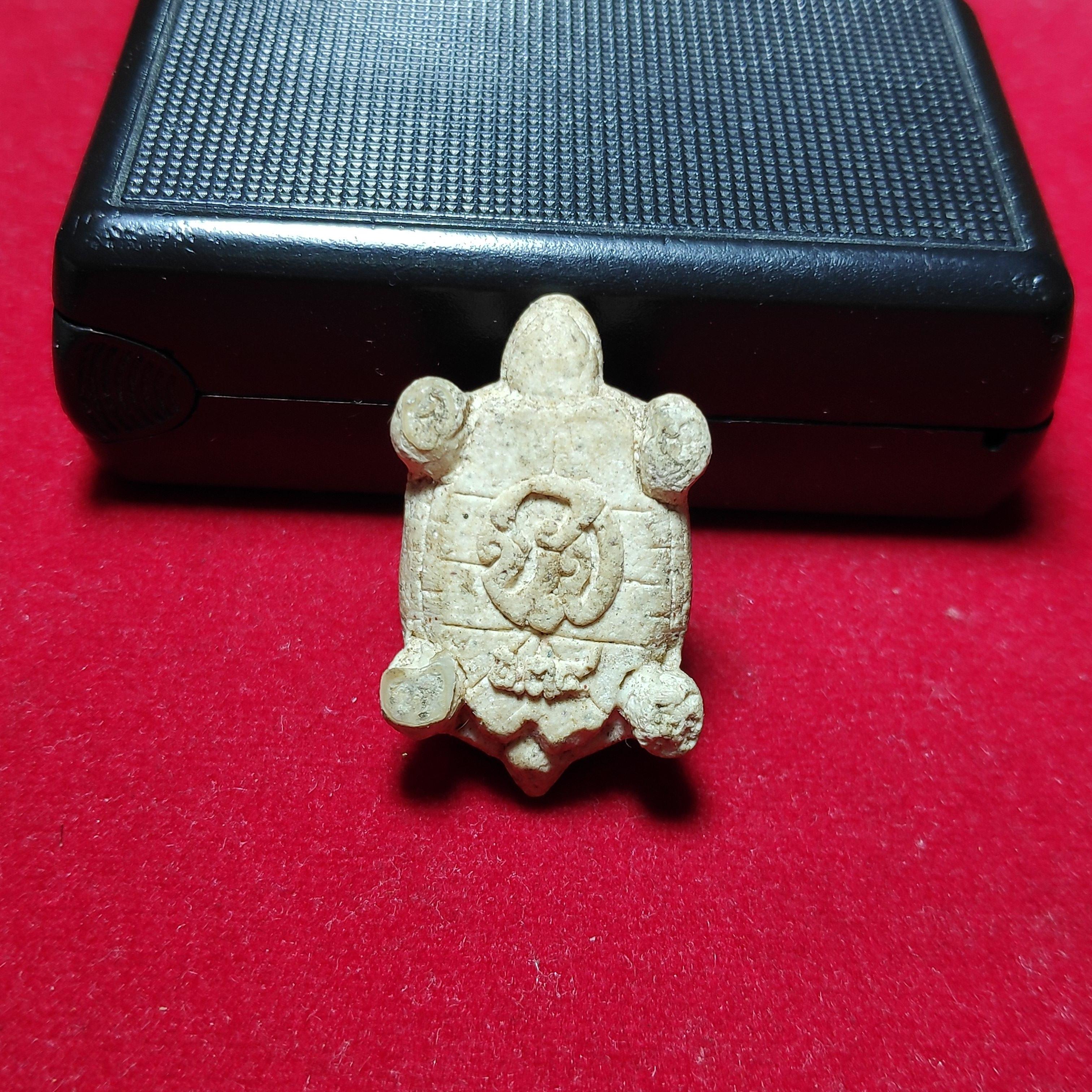 พญาเต่าเรือนเนื้อผงพุทธคุณหลวงพ่อยิดวัดหนองจอกปี2538