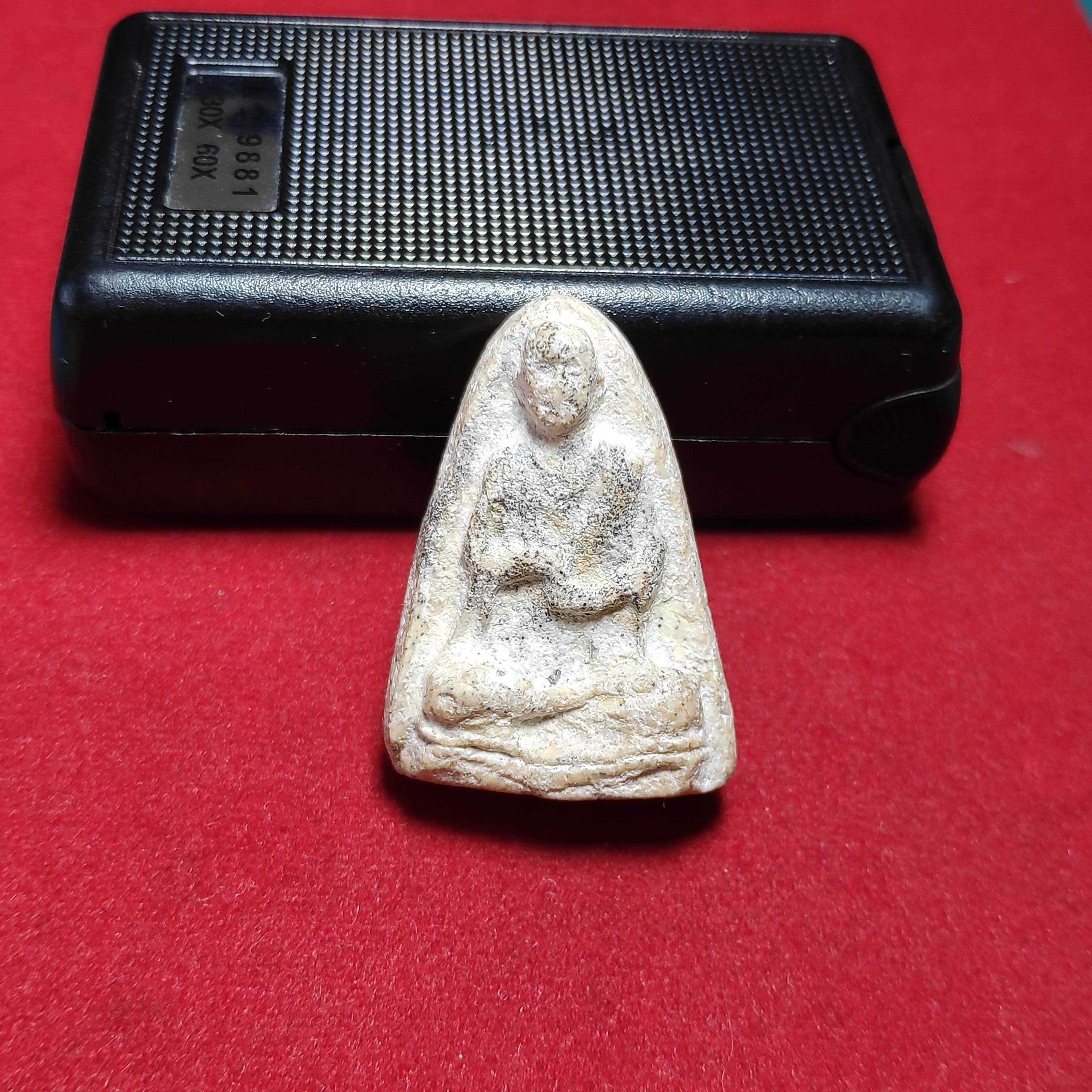 พระผงรูปเหมือนสมเด็จวัดประสาทบุญญาวาสเนื้อขาวปี2506