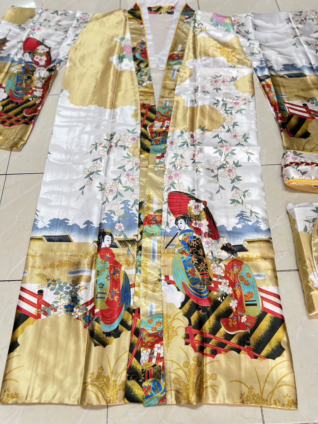 #กิโมโน สีเหลือง