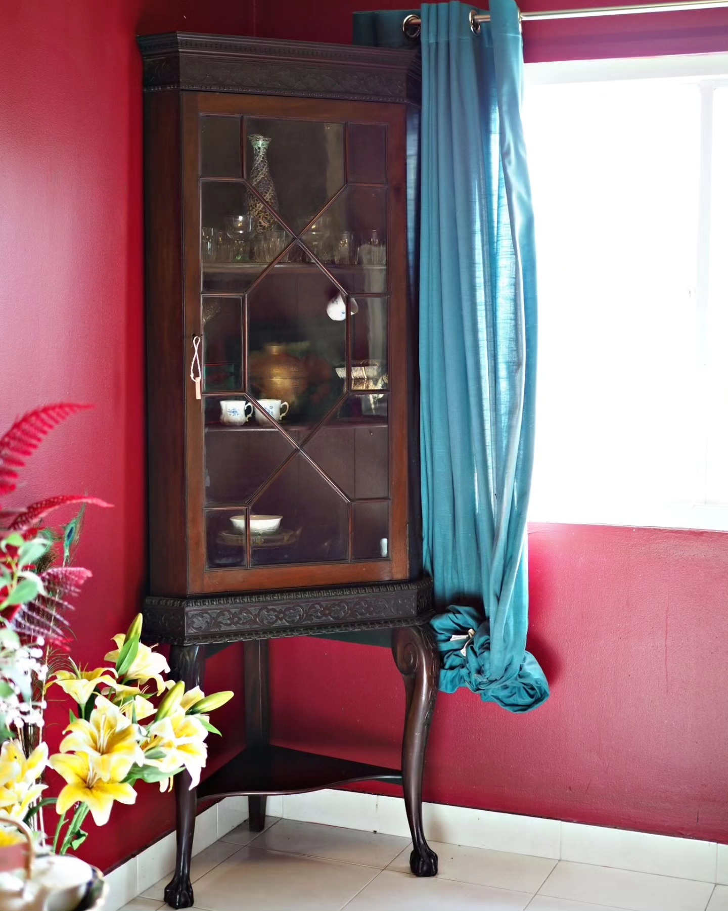 ตู้โชว์เข้ามุม