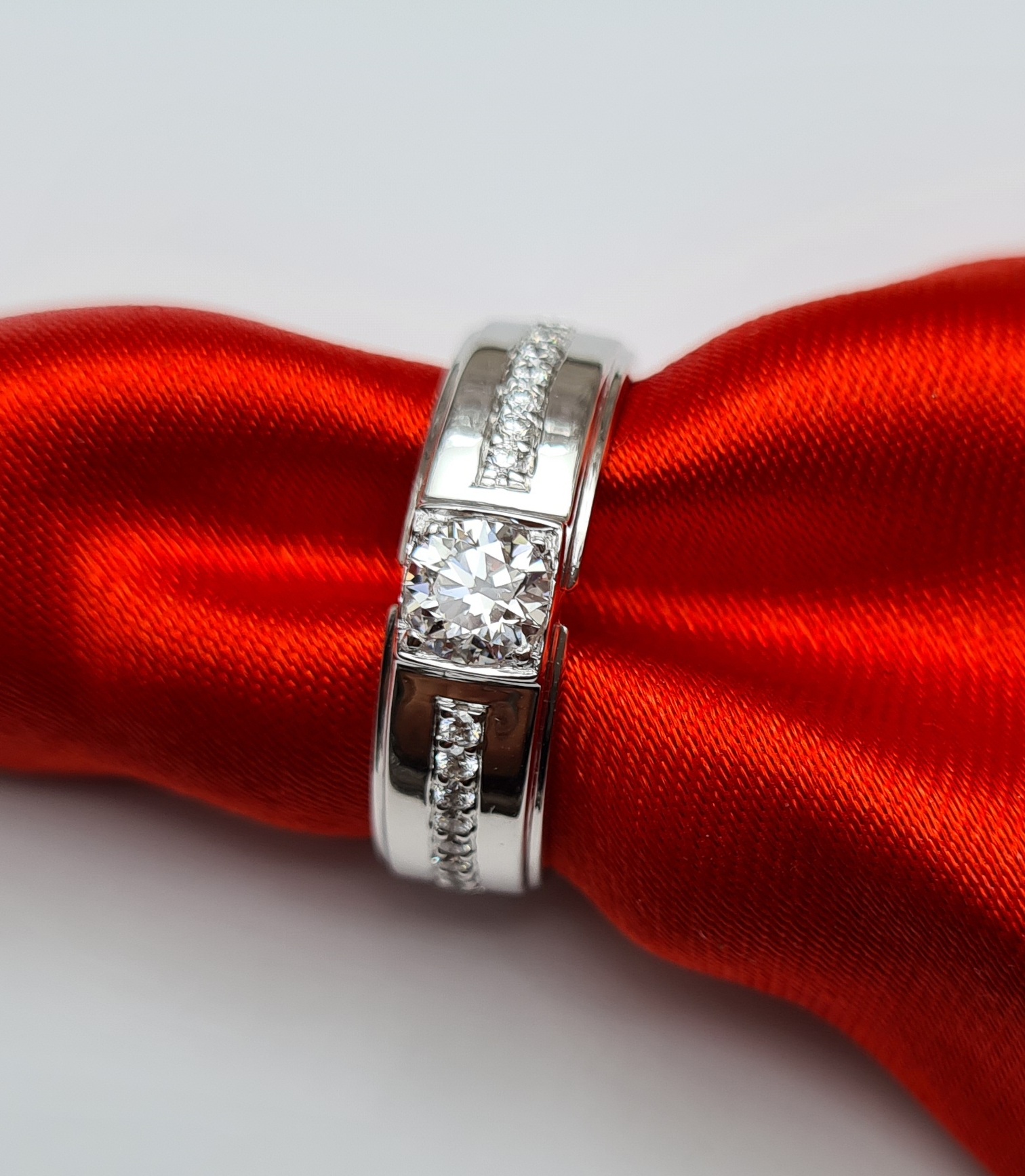 แหวนผู้ชายเพชรแท้ 0.66 cts GIA