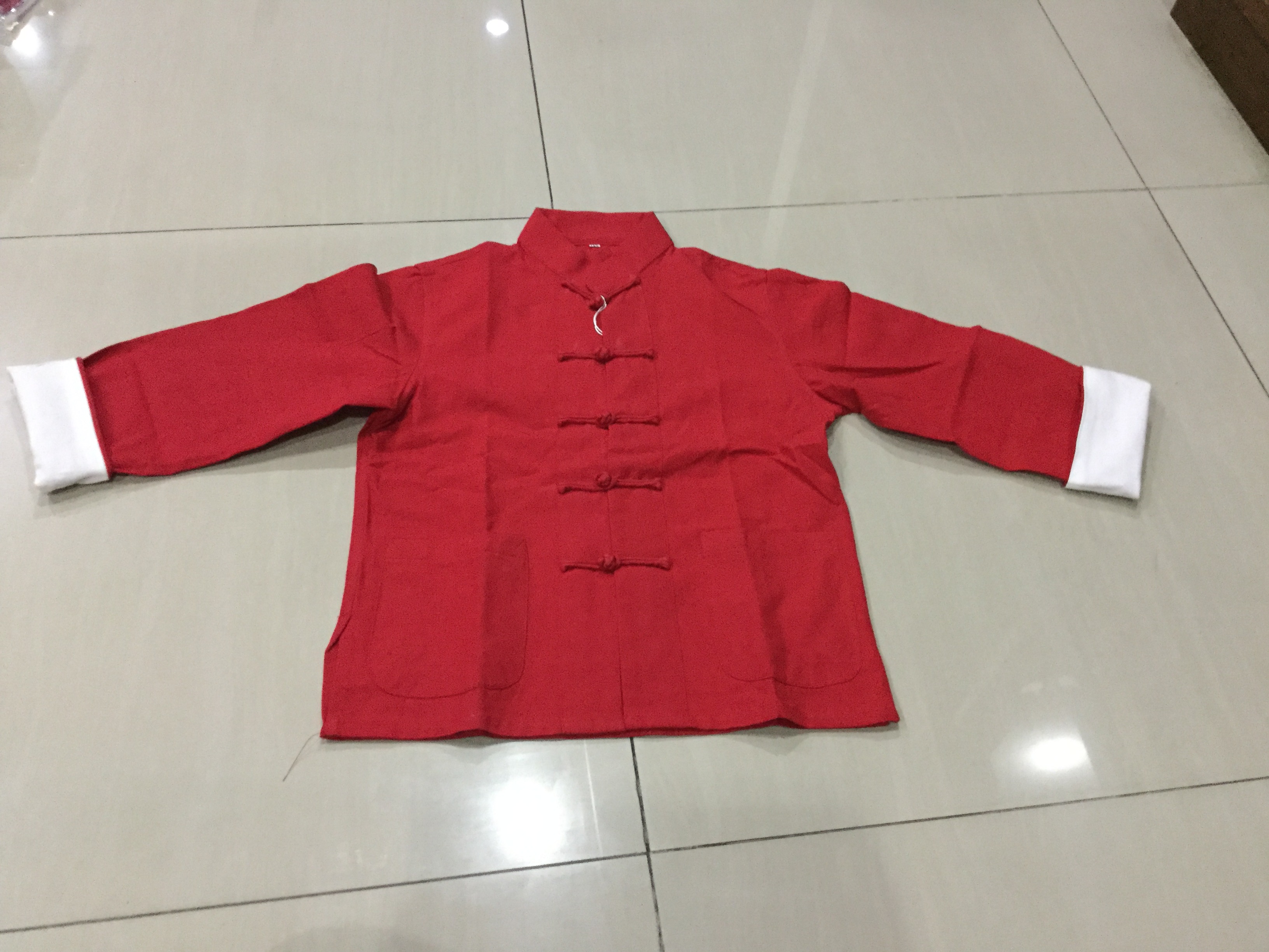 ชุดจีนเด็กชาย สีแดงขอบแขนขาว ผ้าฝ้าย รหัส BBB66 สินค้าพร้อมส่ง