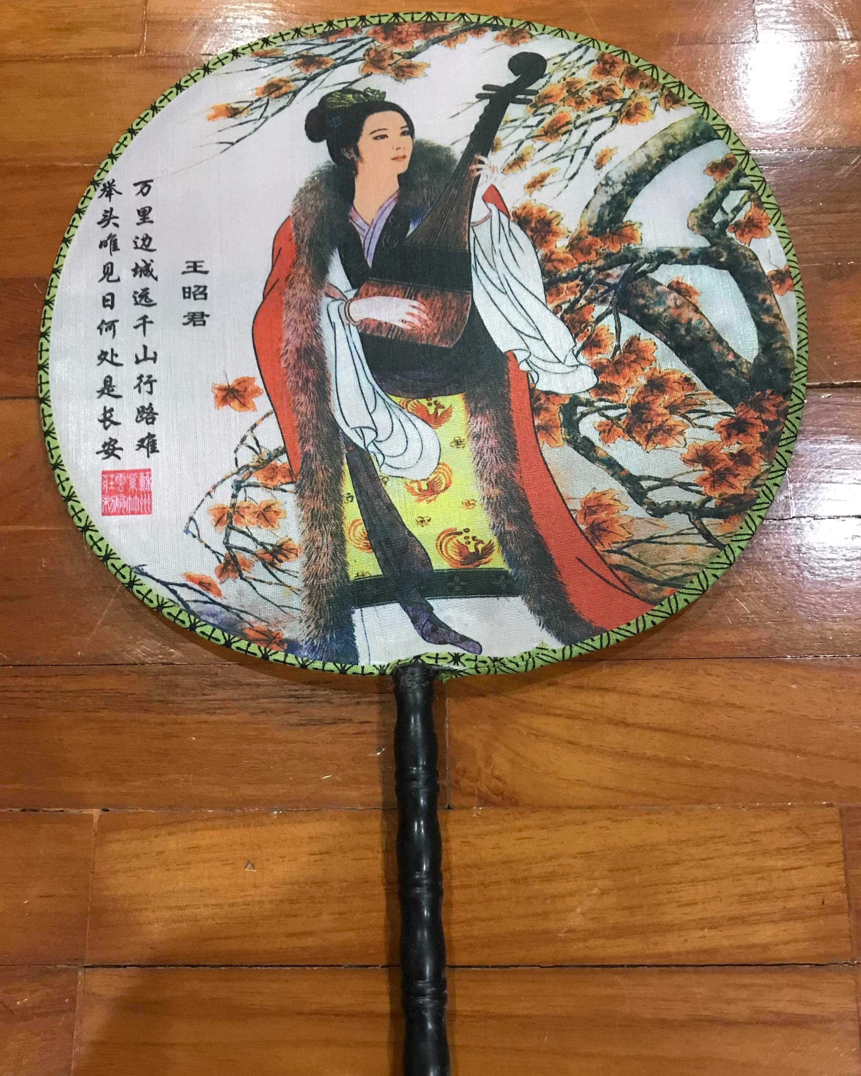 พัดจีนลายสาวงาม(คละลาย)