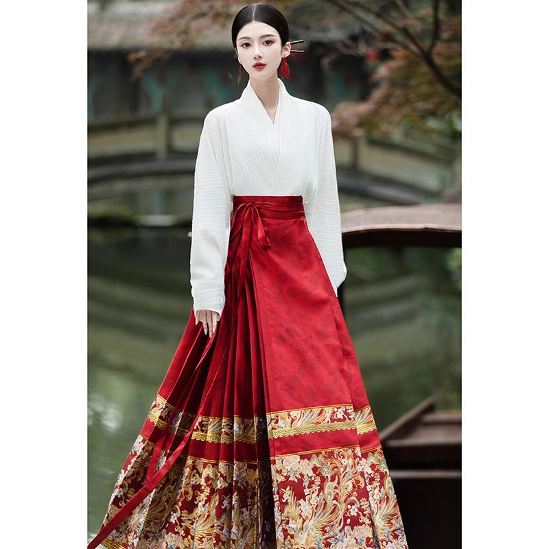 กระโปรงหม่าเมี่ยนยาว สีแดง