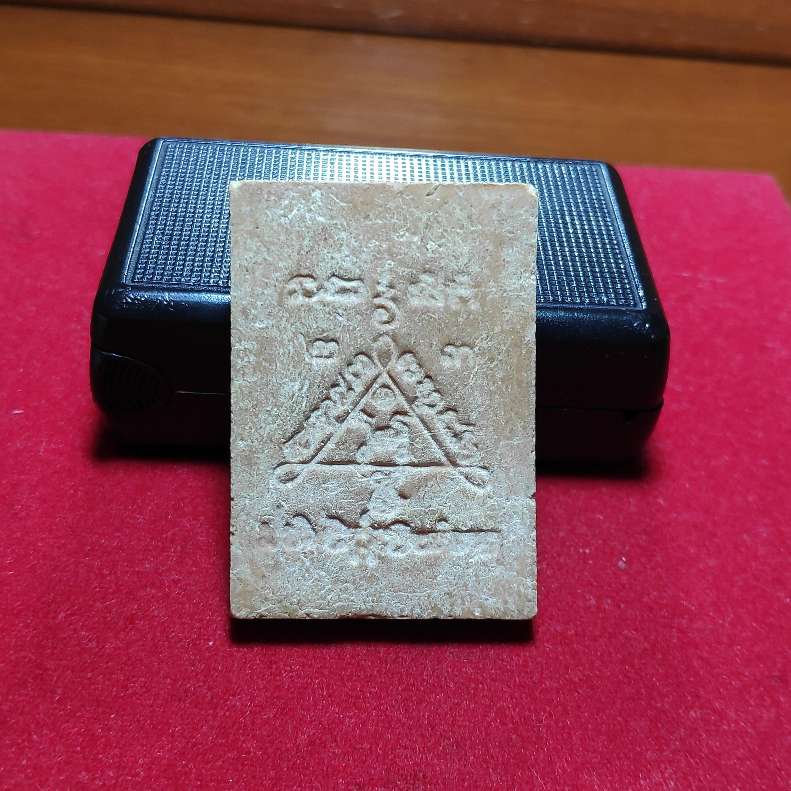 นางกวักหลวงปู่นาควัดมฤคทายวันพิมพ์ใหญ่เนื้อผงน้ำมัน