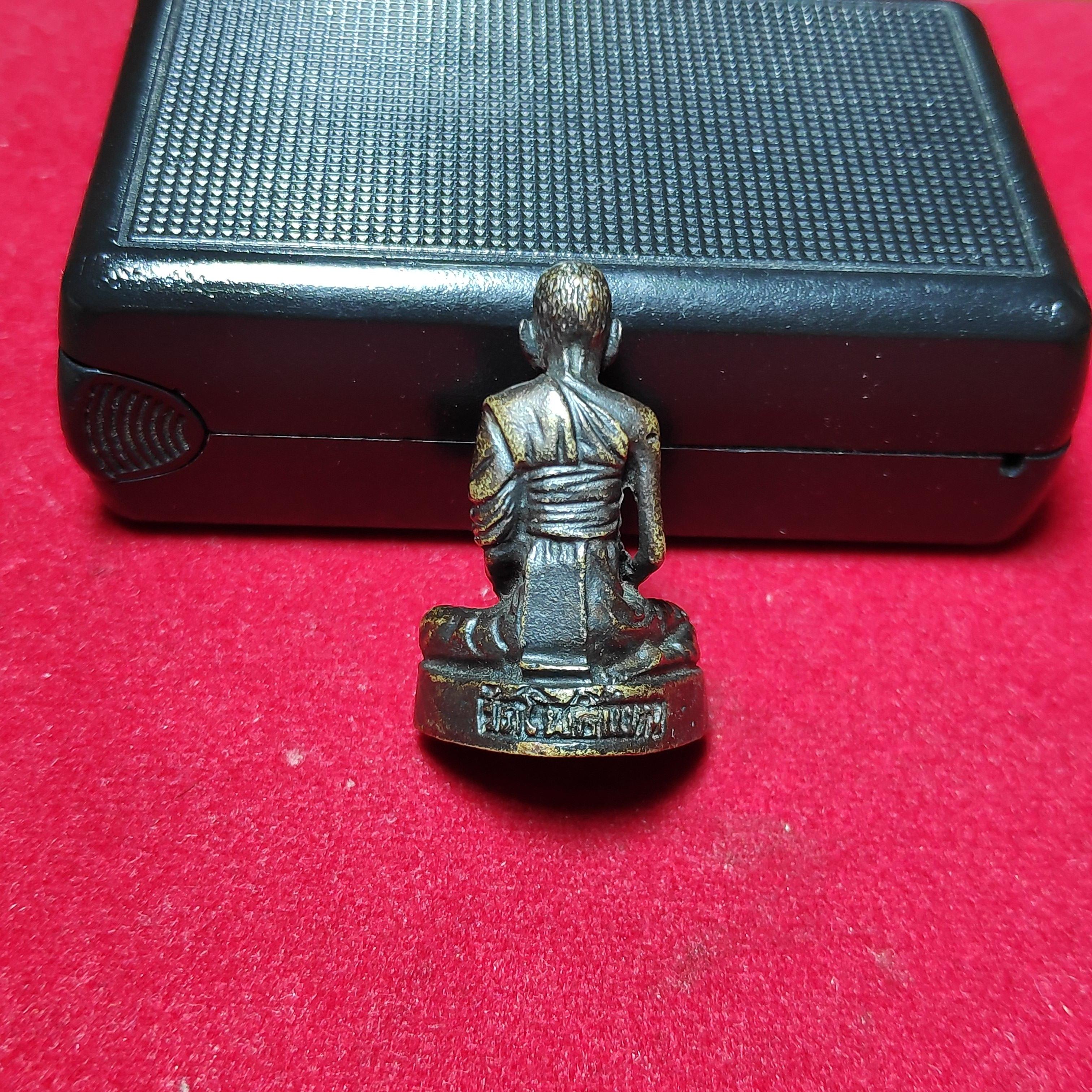 รูปเหมือนหล่อลอยองค์หลวงพ่อเกิดวัดโพธิ์เเทน