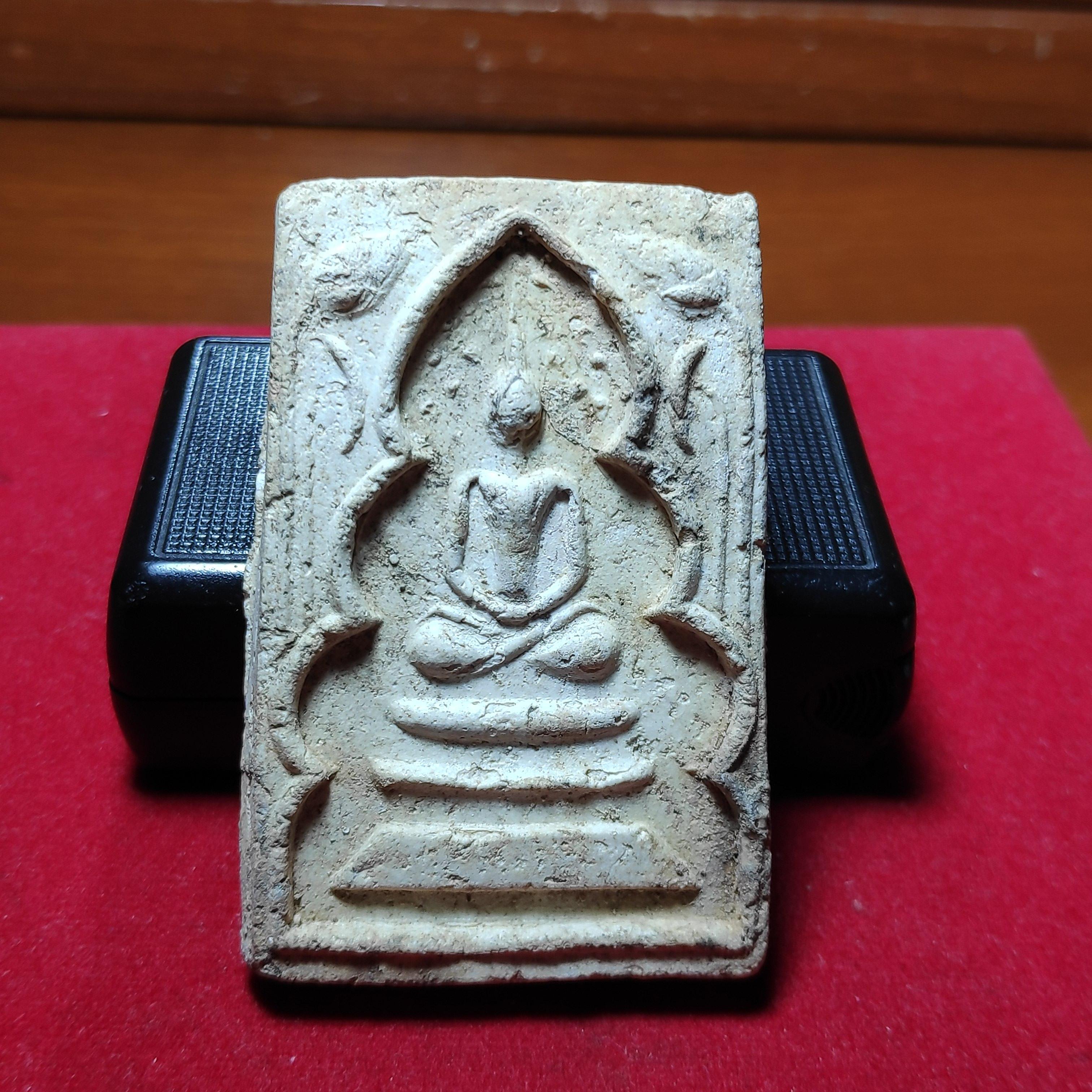 พระสมเด็จปรกโพธิ์ในซุ้มหลวงปู่จันทร์วัดโฉลกหลำพิมพ์จัมโบ้สูง6เซ็นต์