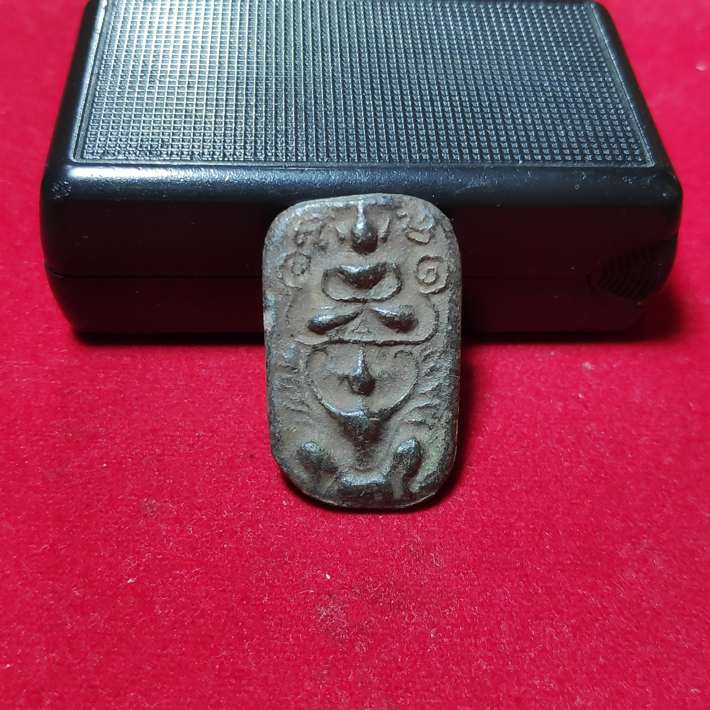 เหรียญหล่อหลวงพ่อโบ้ยวัดมะนาวพิมพ์ทรงครุฑเนื้อตะกั่ว