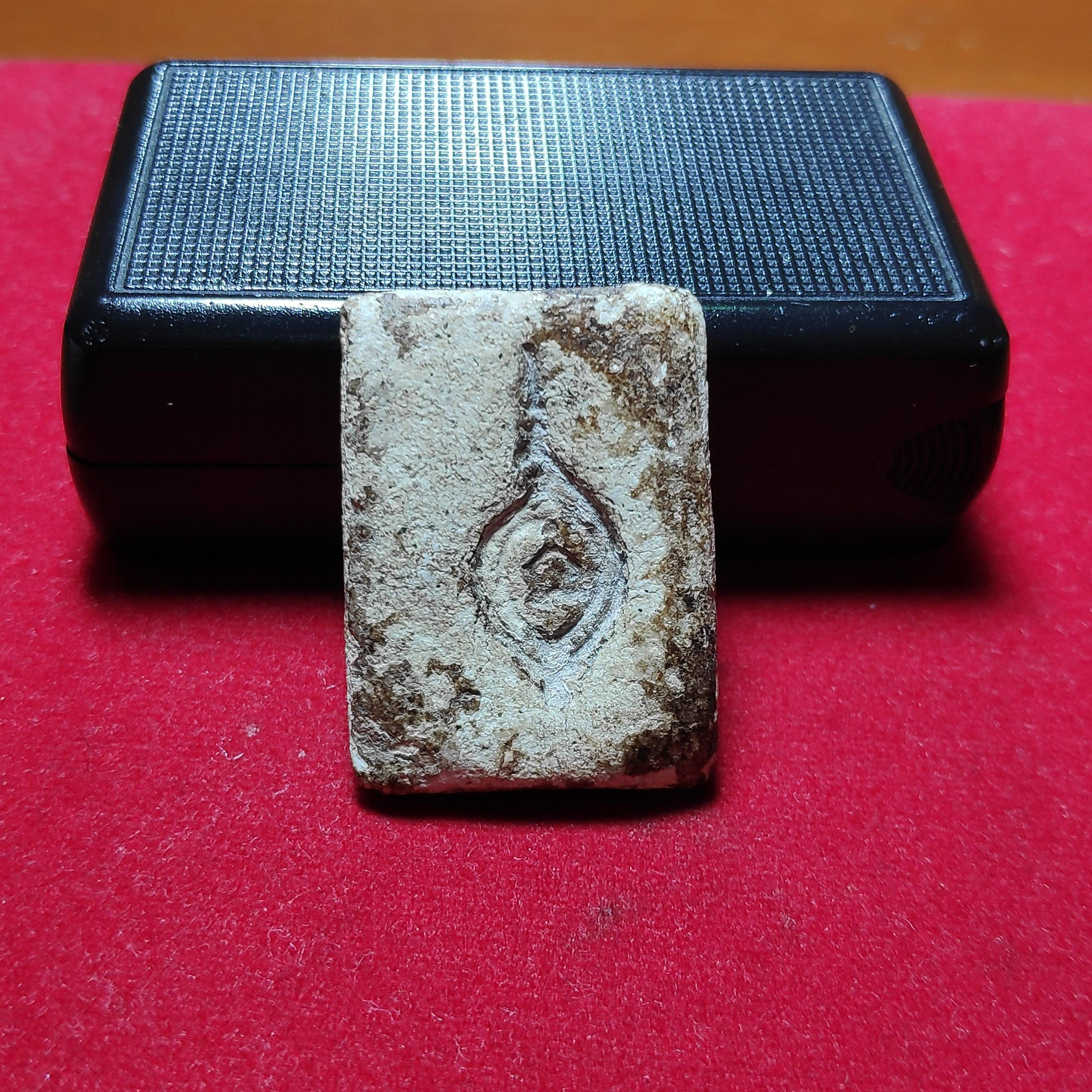 พระผงขุดสระพิมพ์ใหญ่หลวงปู่เผือกวัดกิ่งเเก้ว