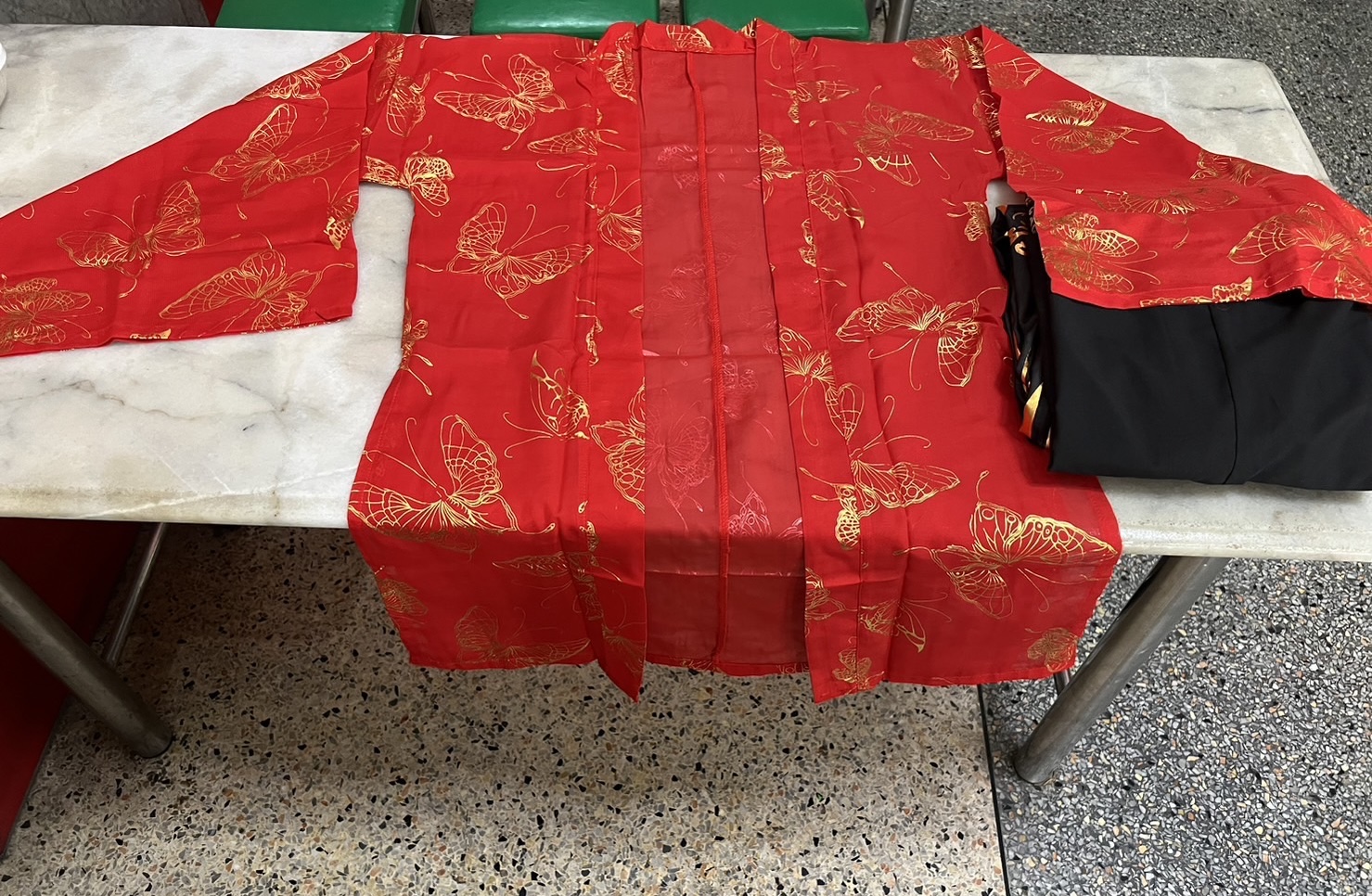 ชุดจีนหญิงฮั่น สีแดง+ดำ เช่า 550 มัดจำ 700