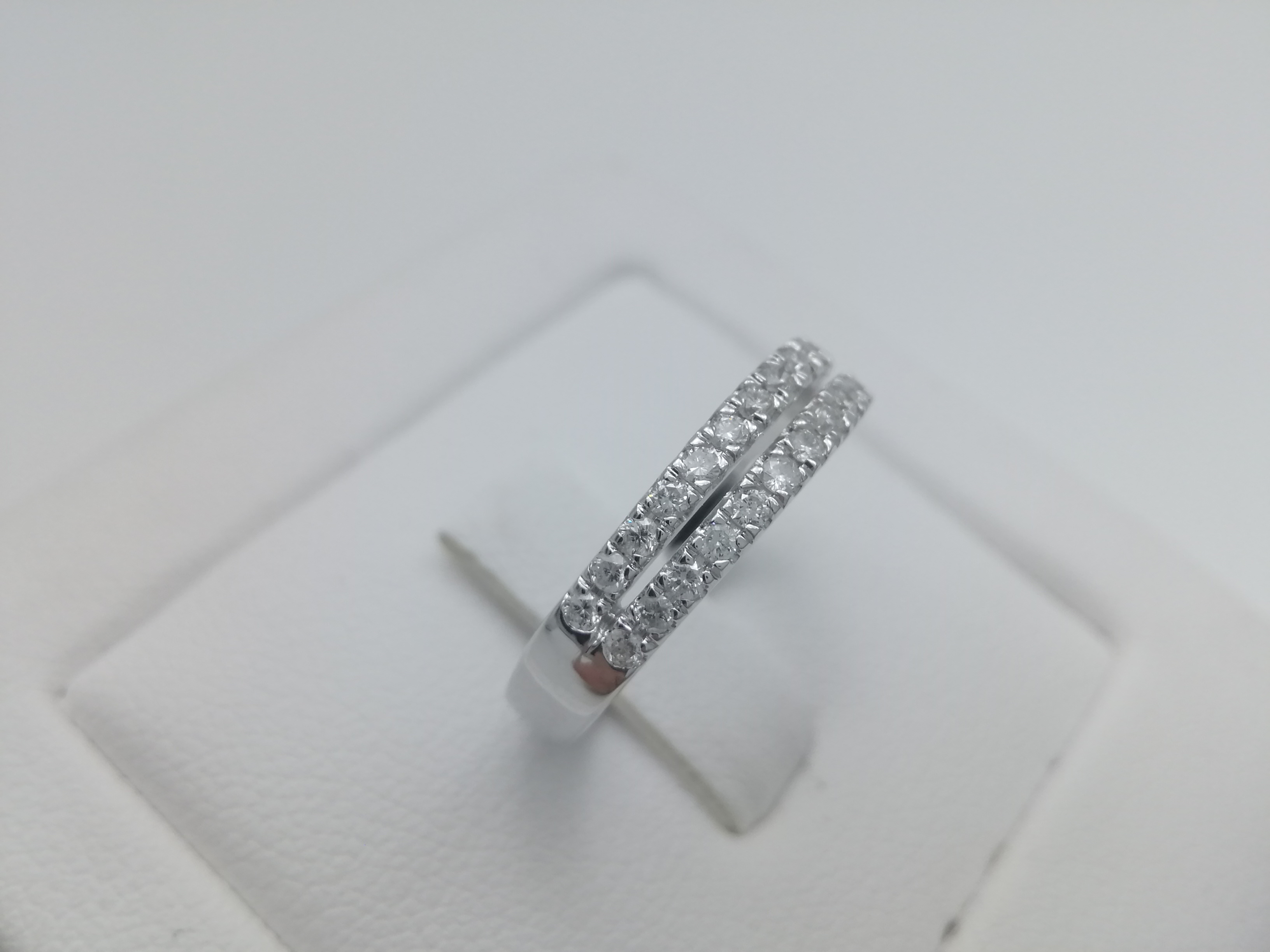 แหวนเพชรแถวเรียงรวม 0.30 cts